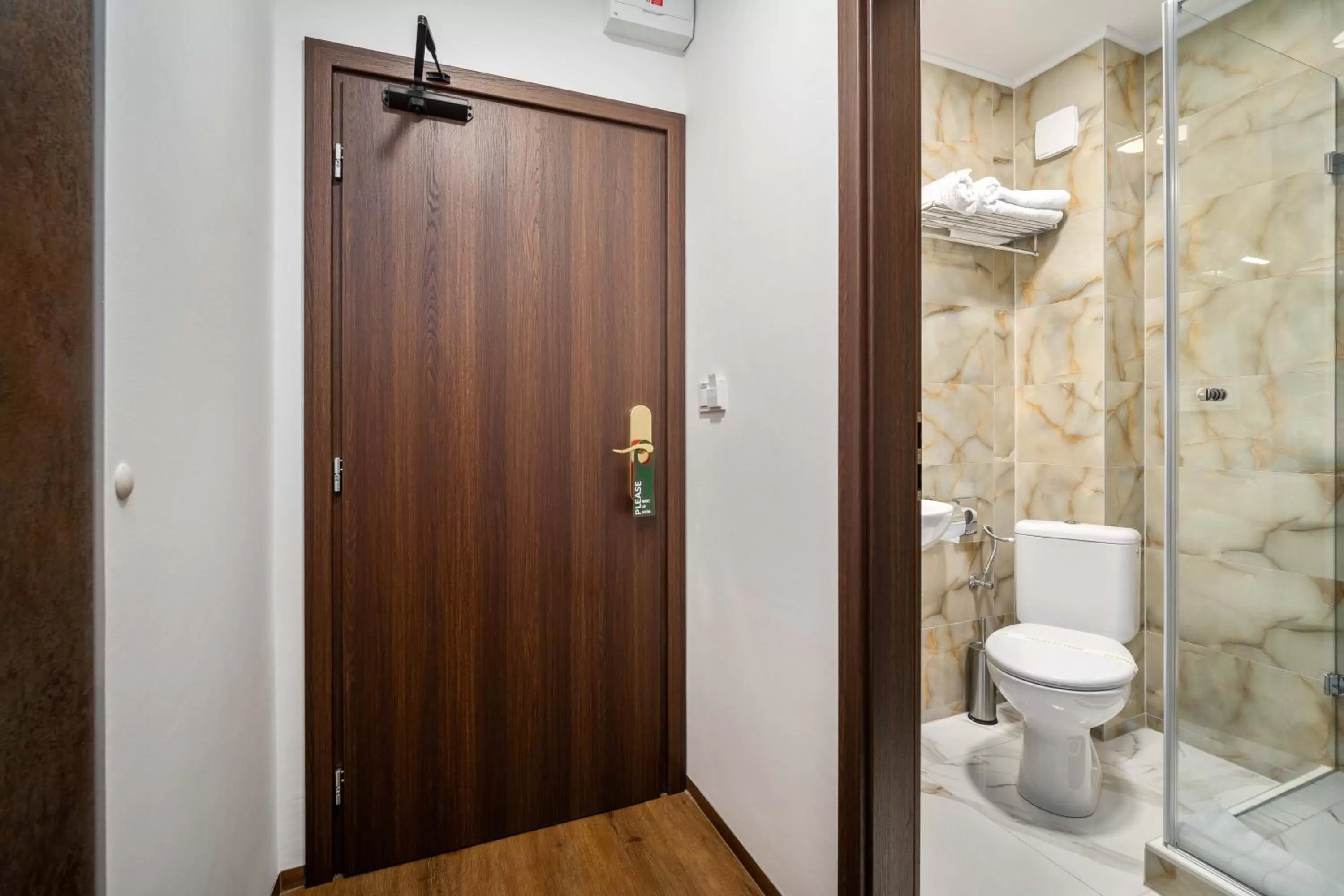 Shower in Hotel MAXPLAZA