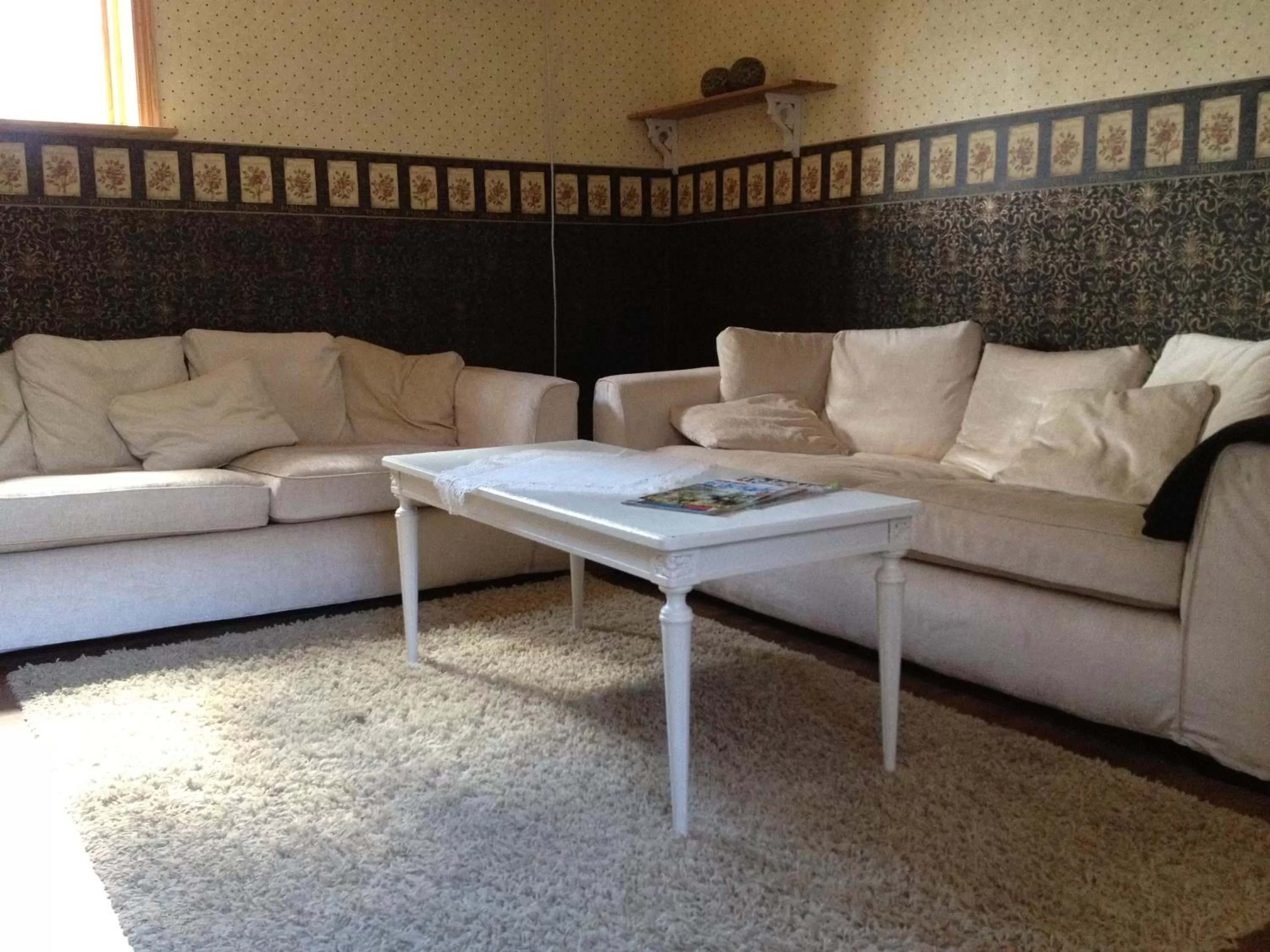 Communal lounge/ TV room in Åsa Jutegård