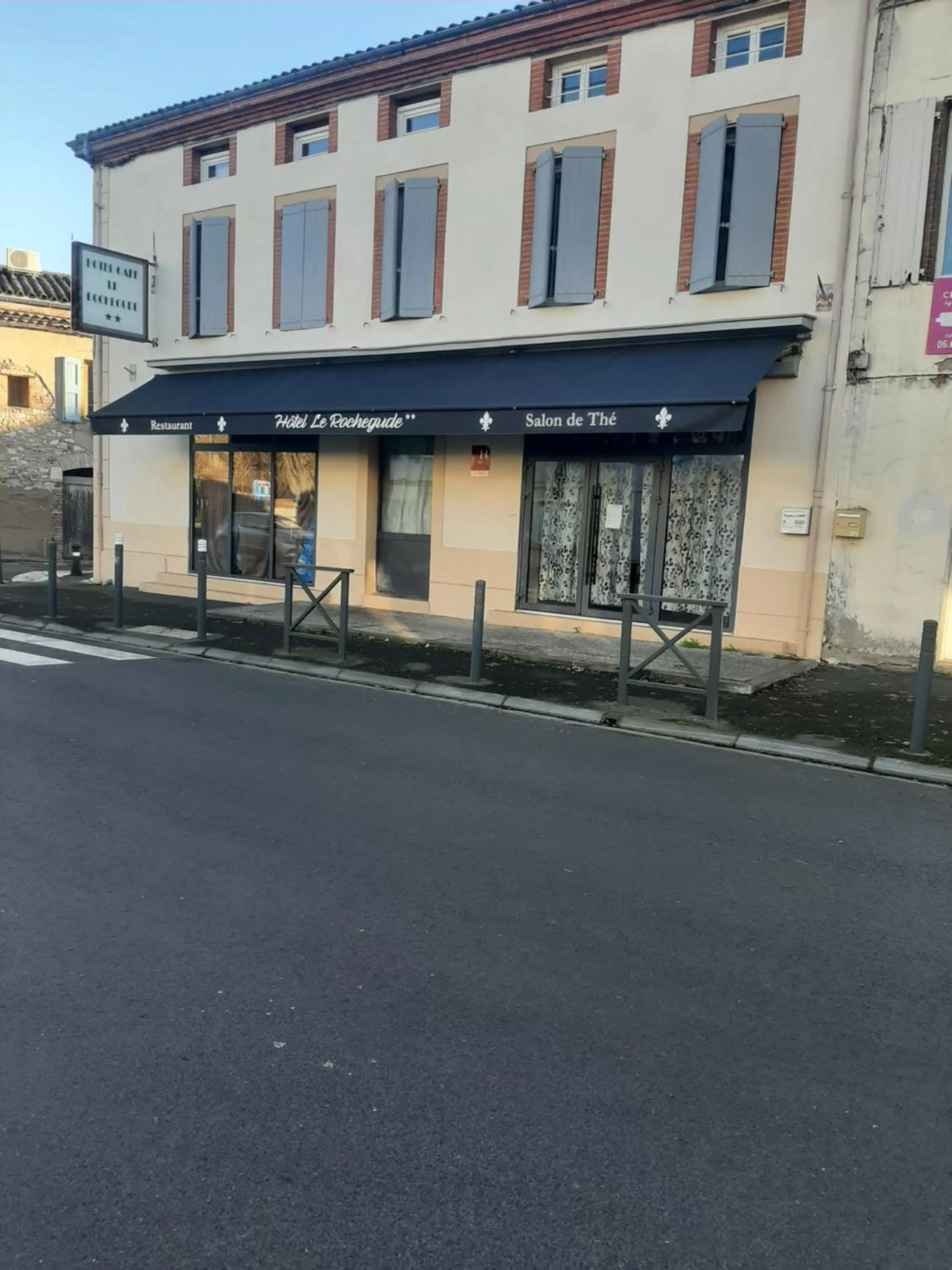Property building in Hotel Le Rochegude