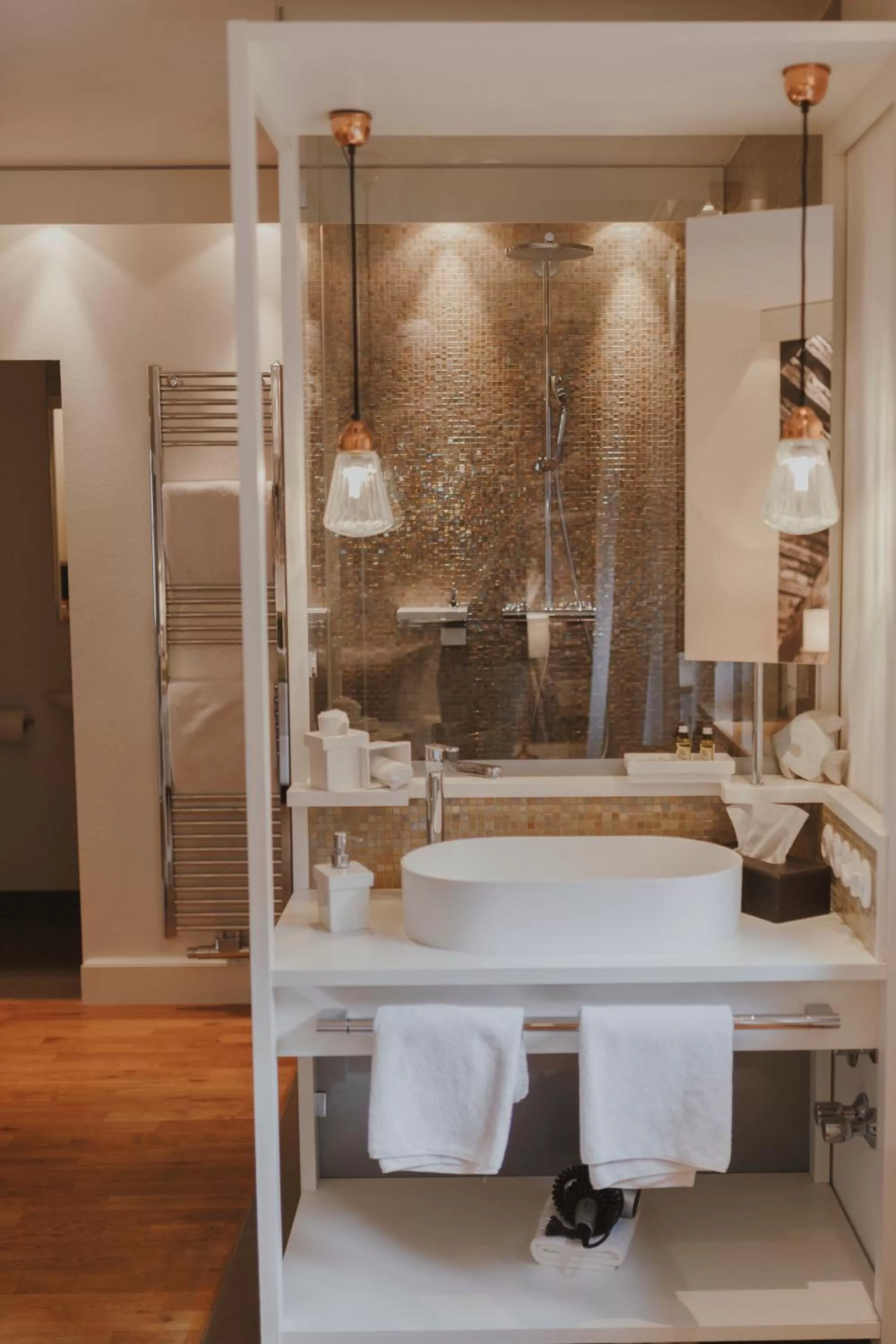 Shower in Villa Mittermeier, Hotellerie & Restaurant