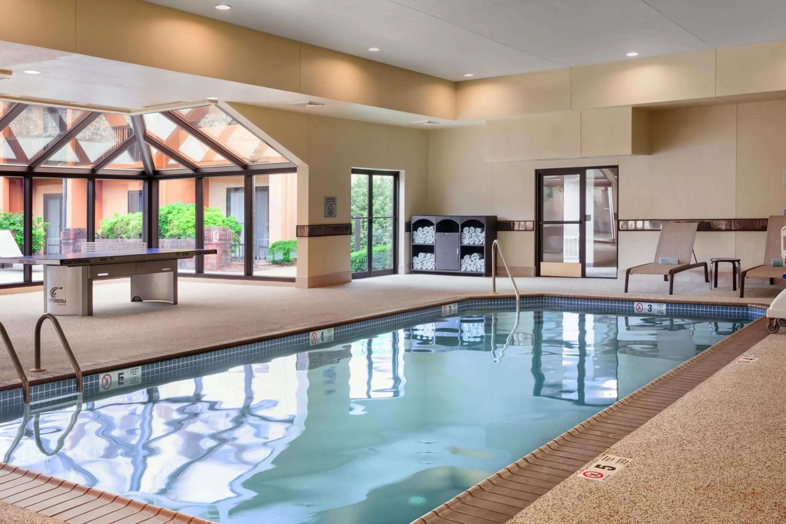 Swimming Pool in Sonesta Select Mahwah