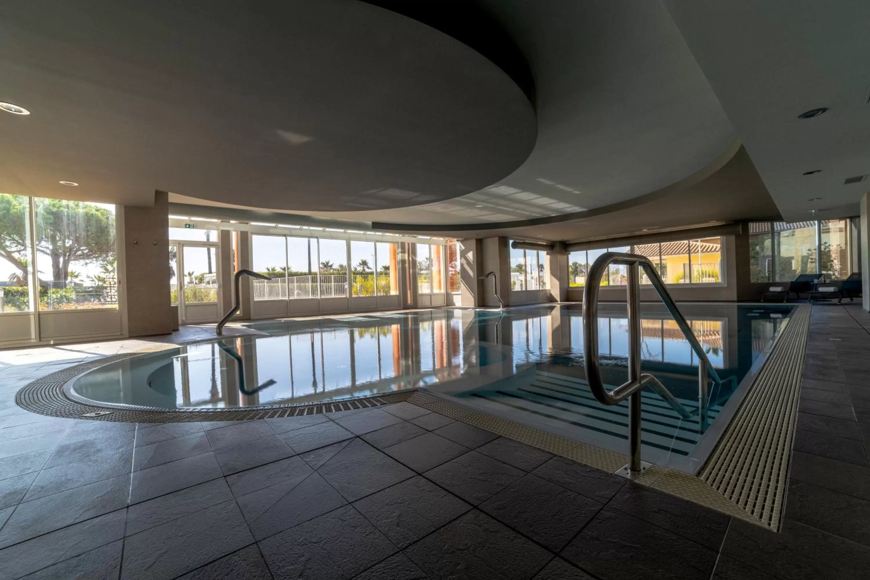 Swimming pool in Mercure Thalasso & Spa Port Fréjus