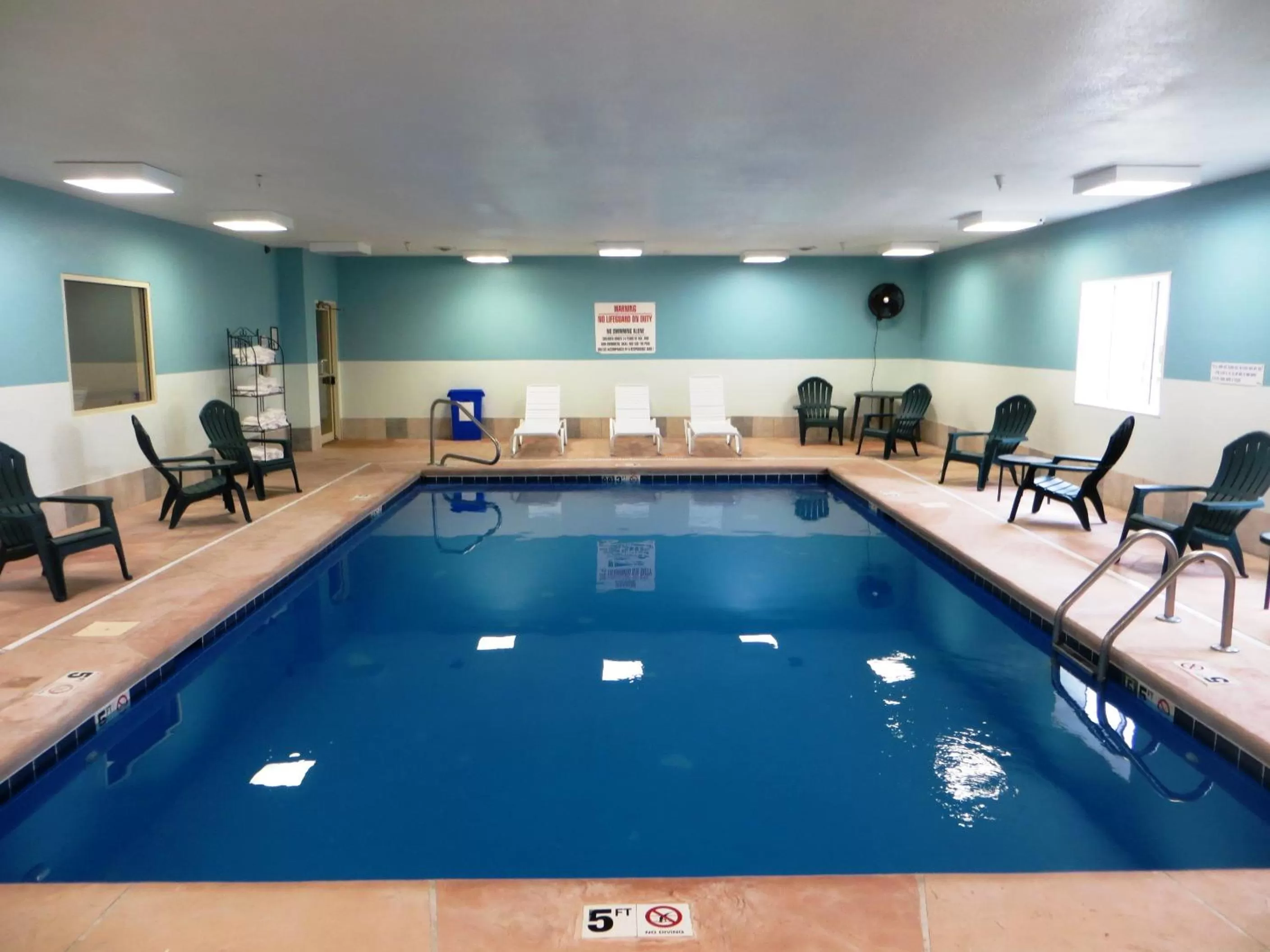 Swimming pool in Baymont by Wyndham Fort Wayne