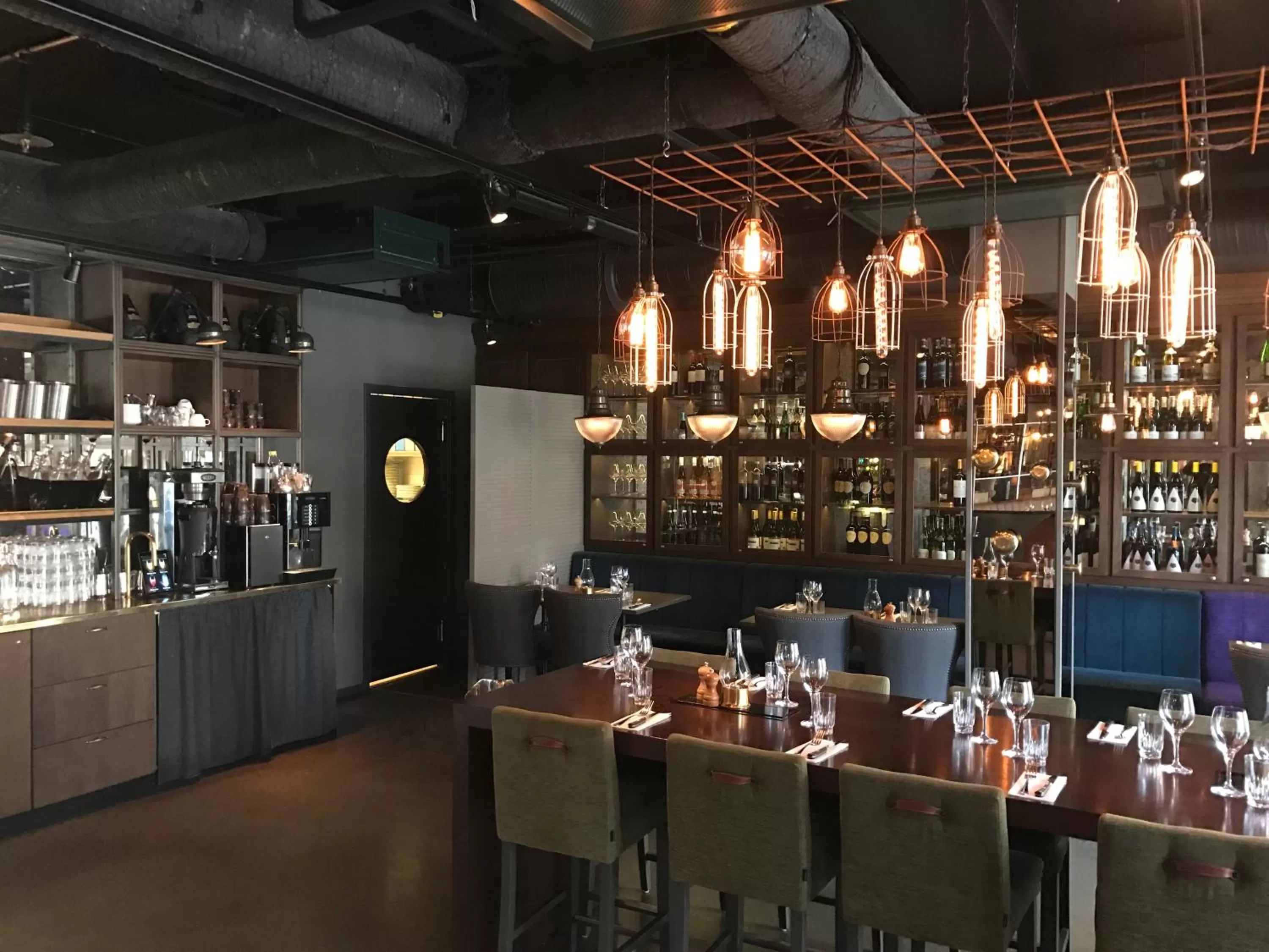 Restaurant/places to eat in First Hotel Central