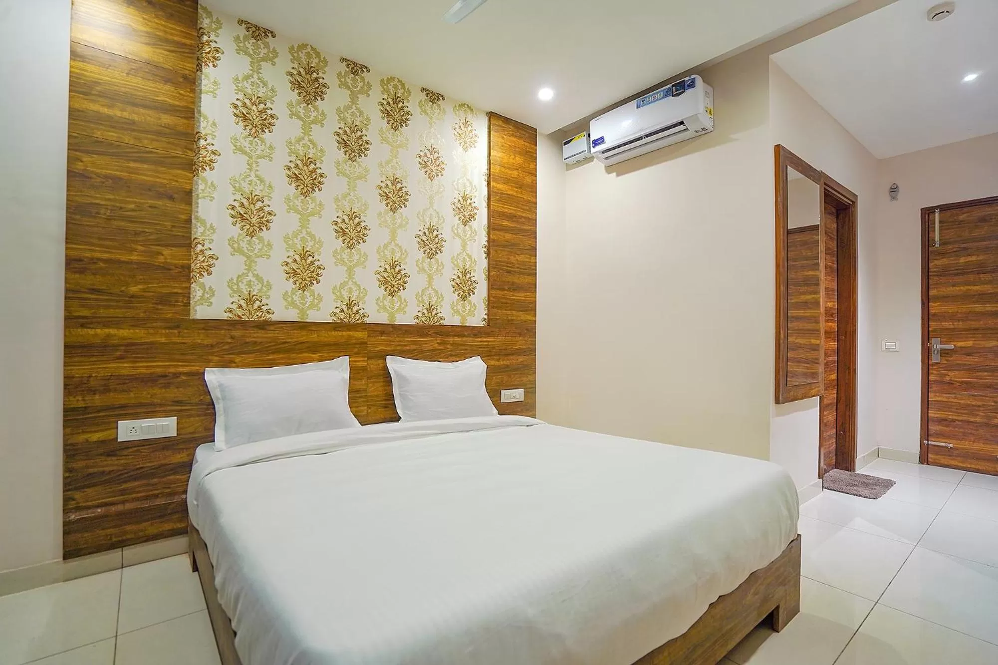 Bed in FabHotel HC Mohali Inn