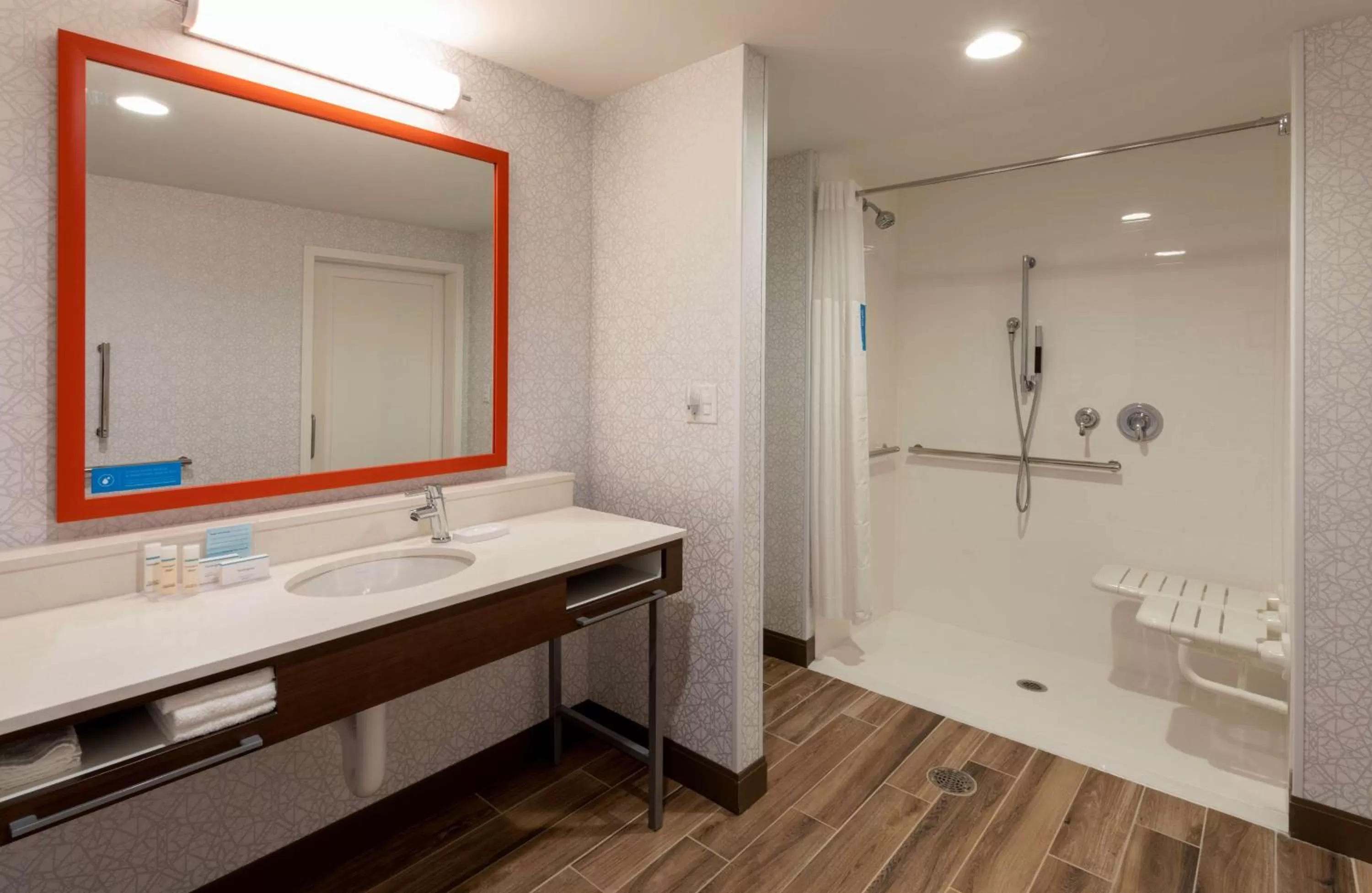 Bathroom in Hampton Inn Eden Prairie Minneapolis