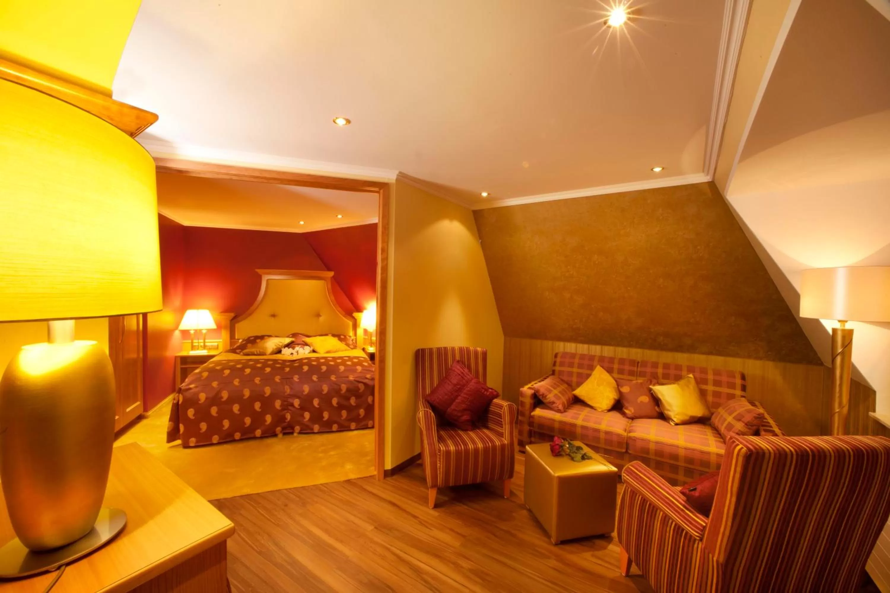 Living room, Bed in Hotel Schlosskrone