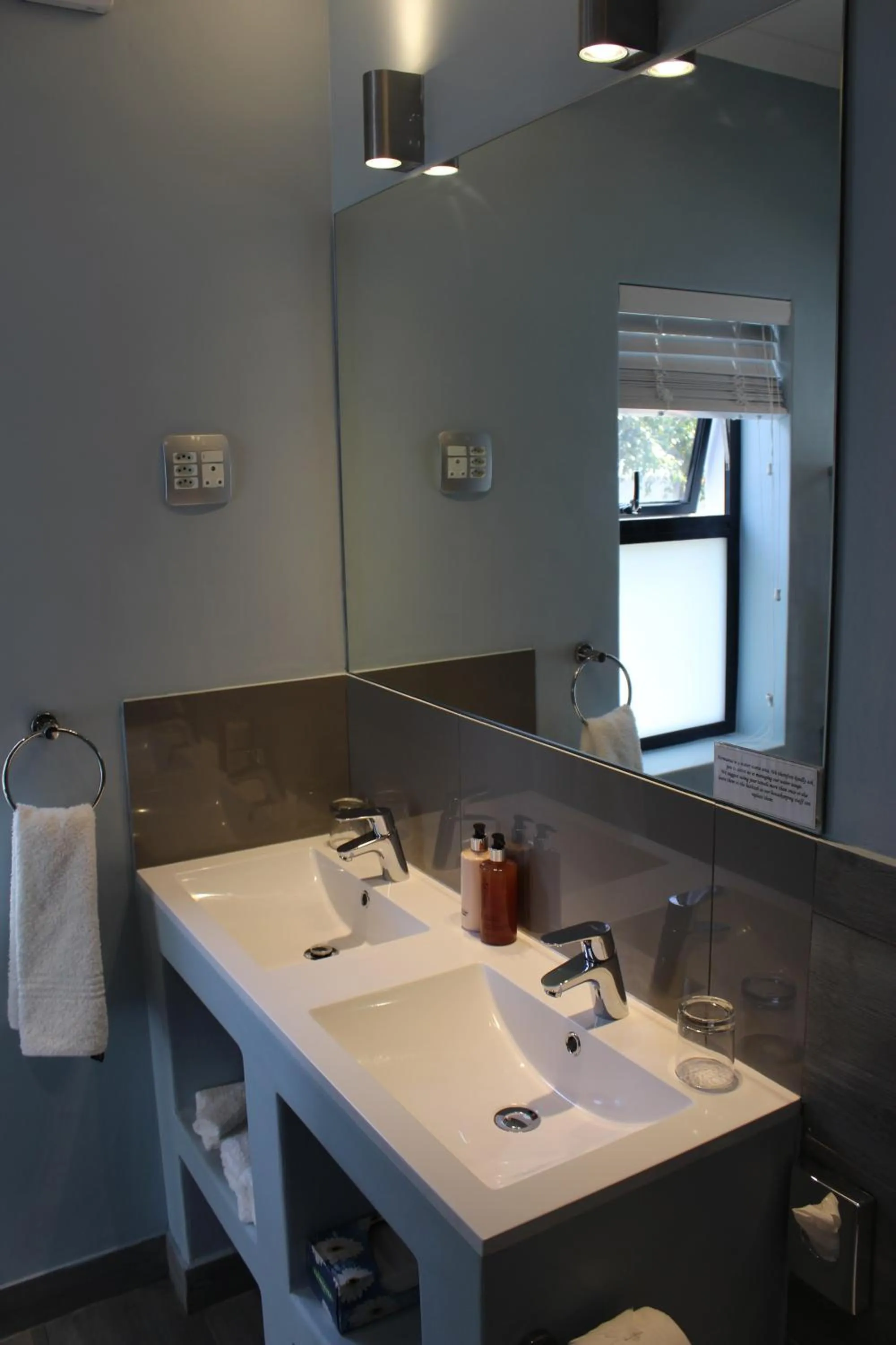 Bathroom in Whale Rock Luxury Lodge