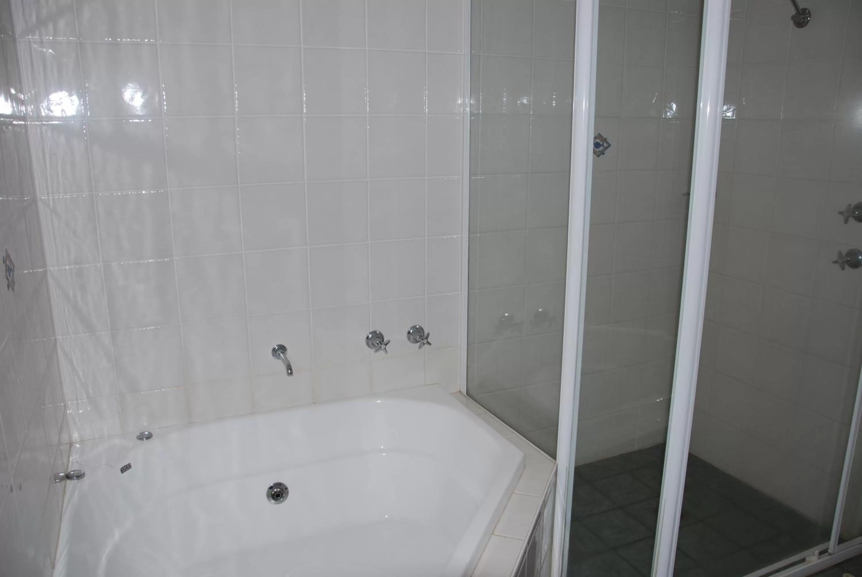 Bathroom in Golfview Motor Inn