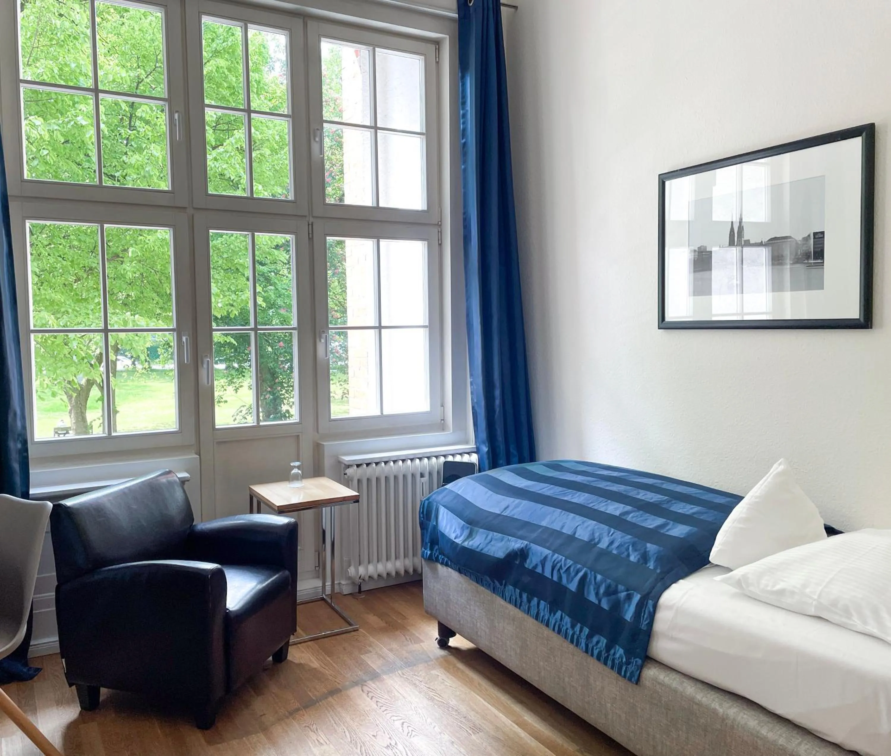 Photo of the whole room, Bed in Hotel Wagner im Dammtorpalais