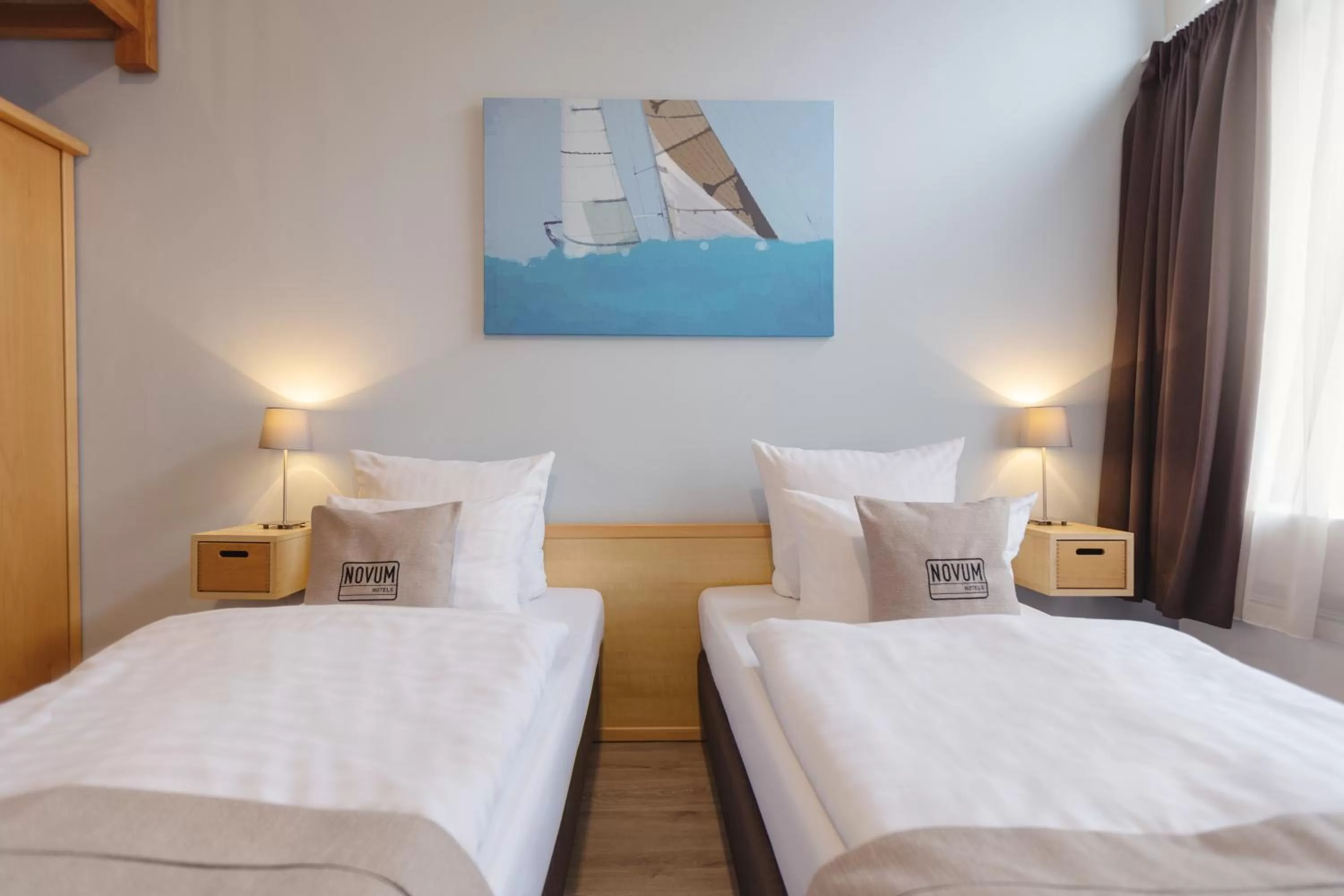 Photo of the whole room, Bed in Novum Akademiehotel Kiel