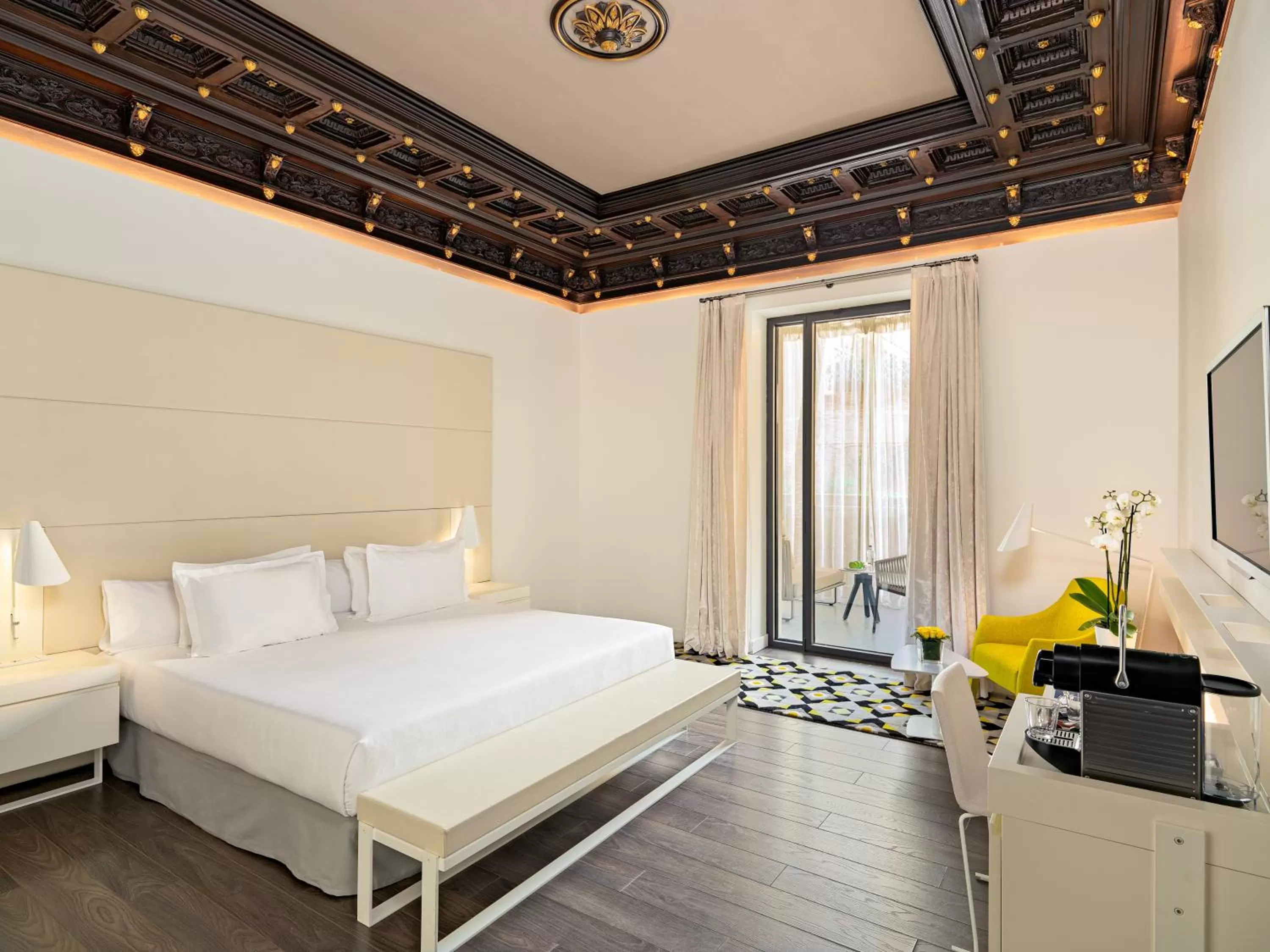 Photo of the whole room, Bed in H10 Urquinaona Plaza