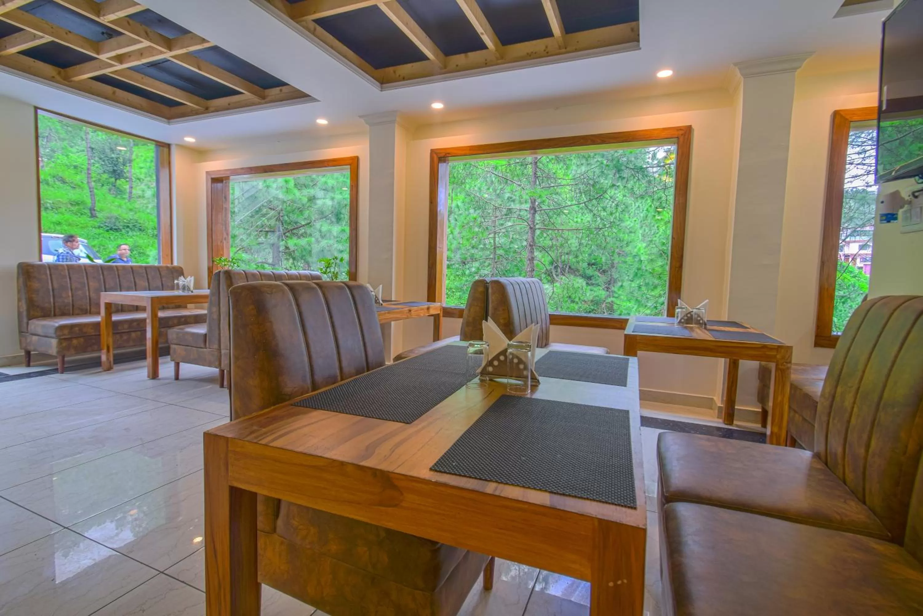 Restaurant/places to eat in Hotel The Paal