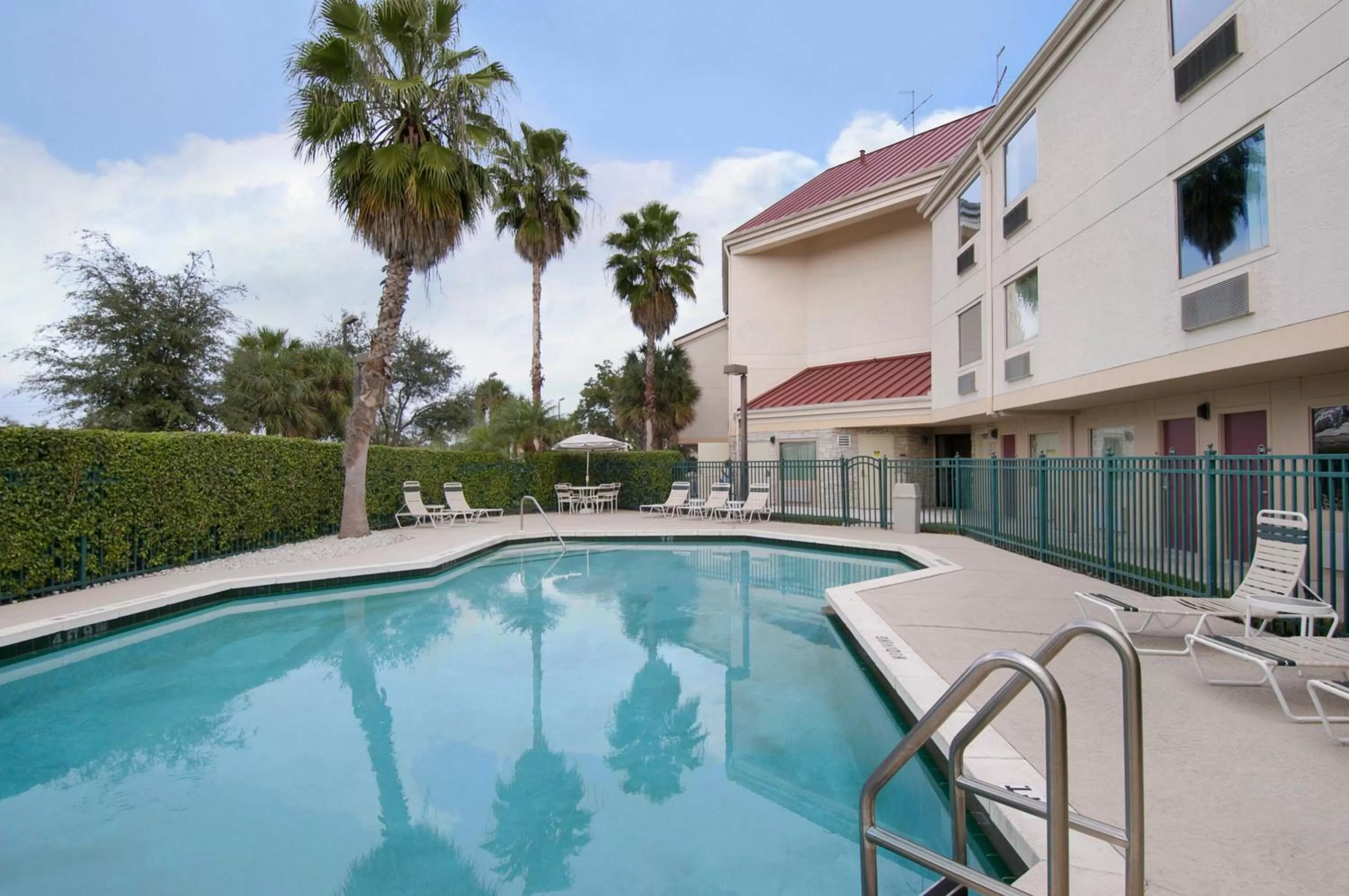 Swimming pool in Red Roof Inn PLUS+ West Palm Beach