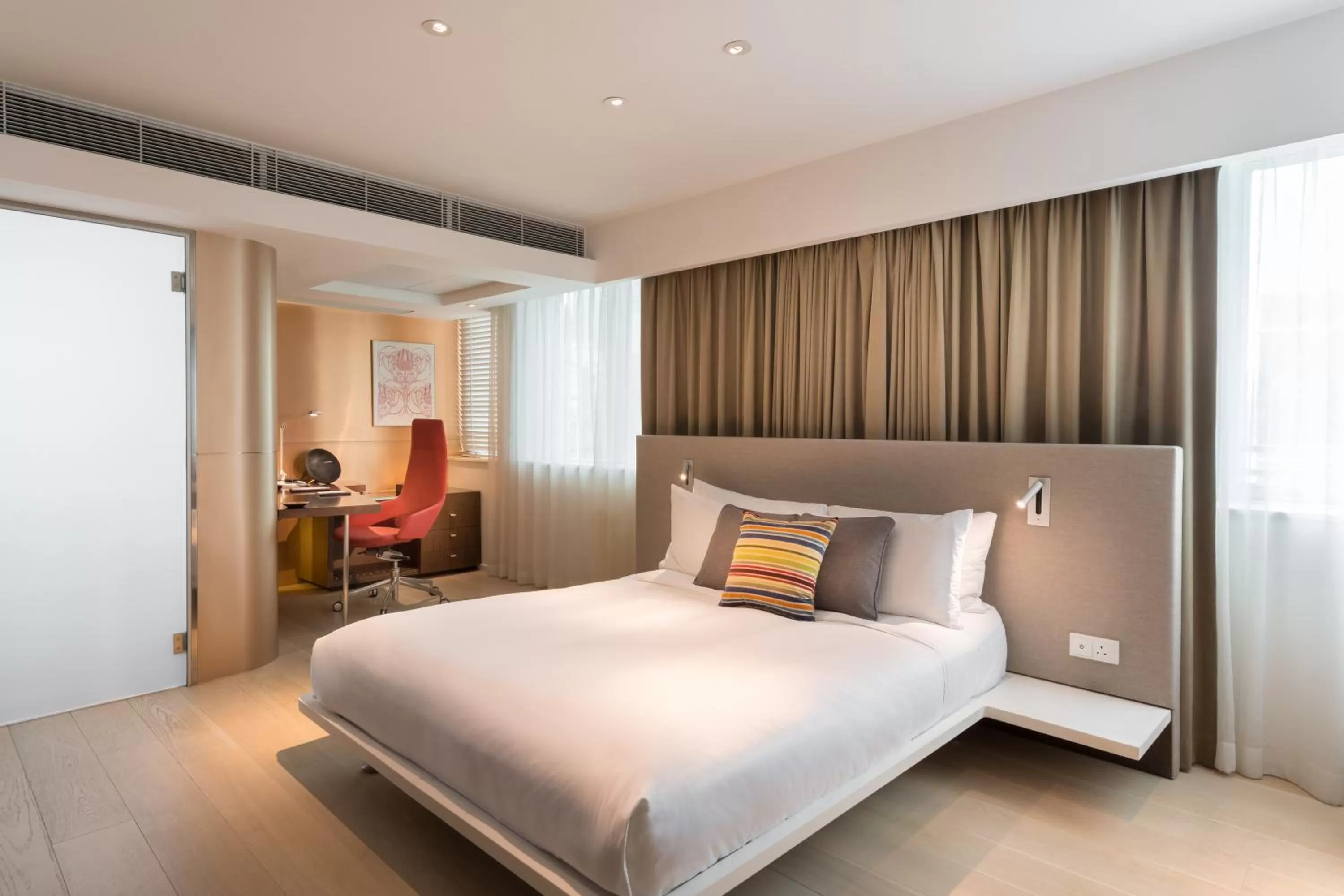 Photo of the whole room, Bed in Ovolo Central