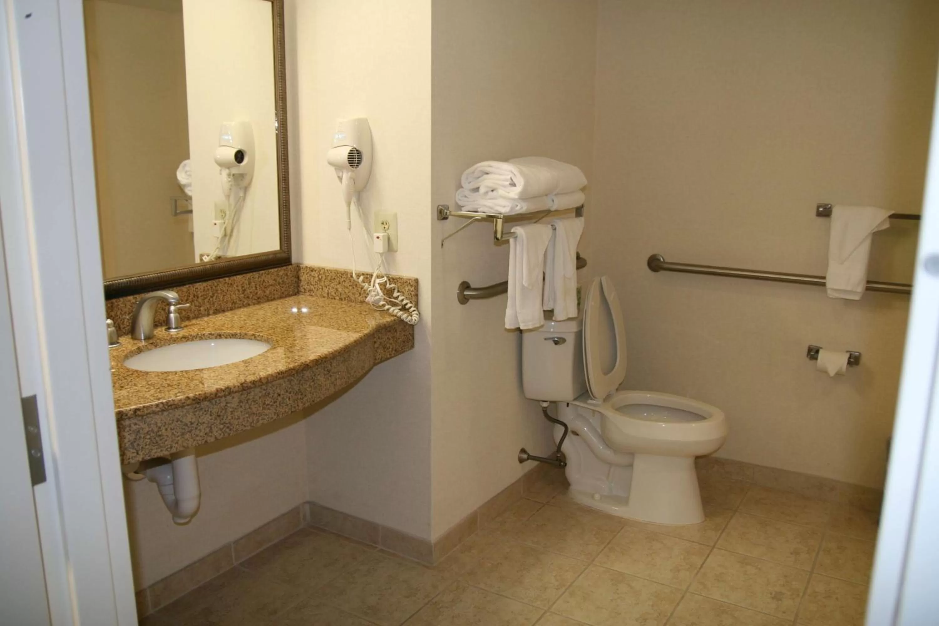 Bathroom in Hampton Inn Doylestown