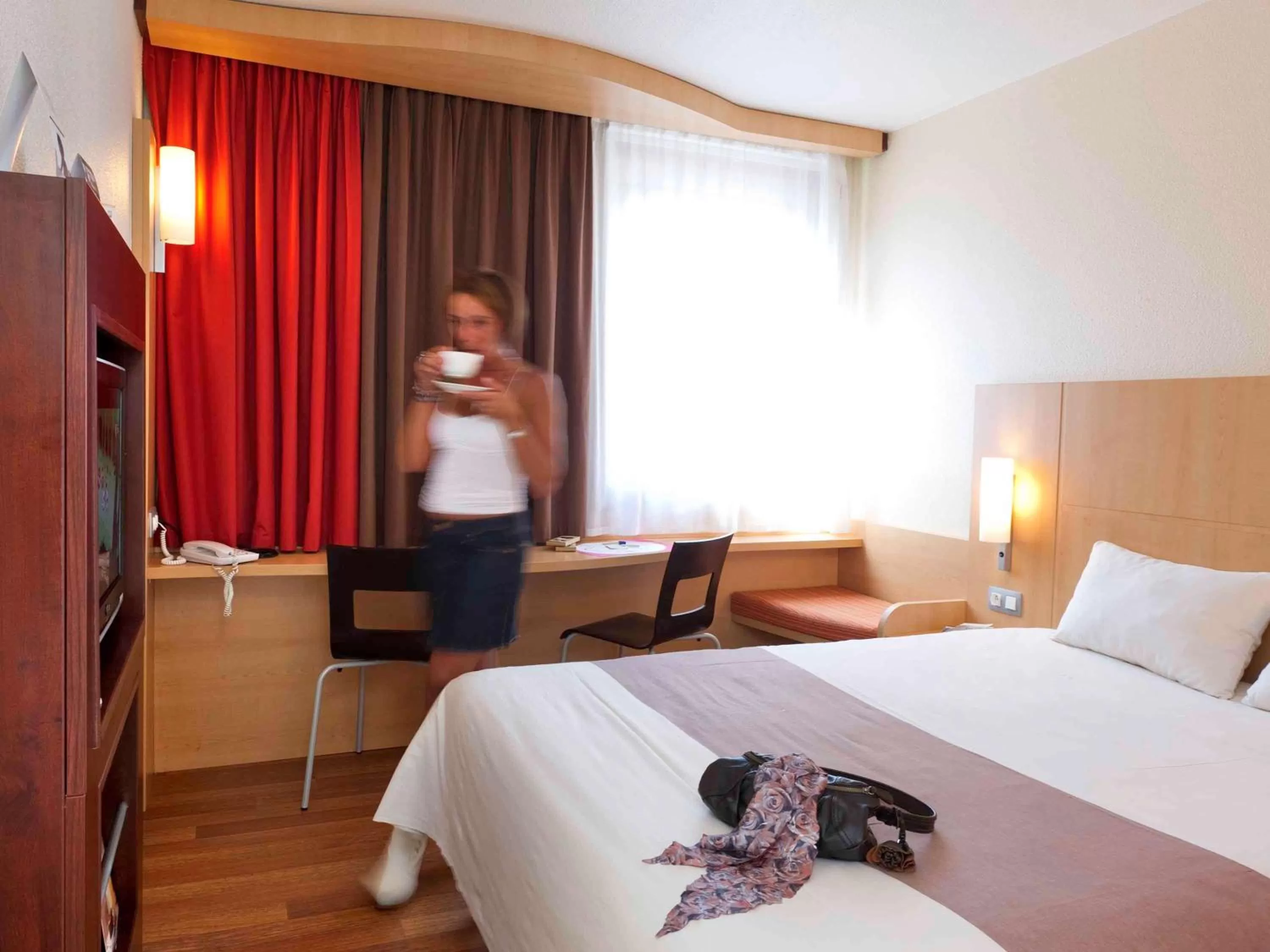 Photo of the whole room, Bed in ibis Hotel Brussels Expo Atomium