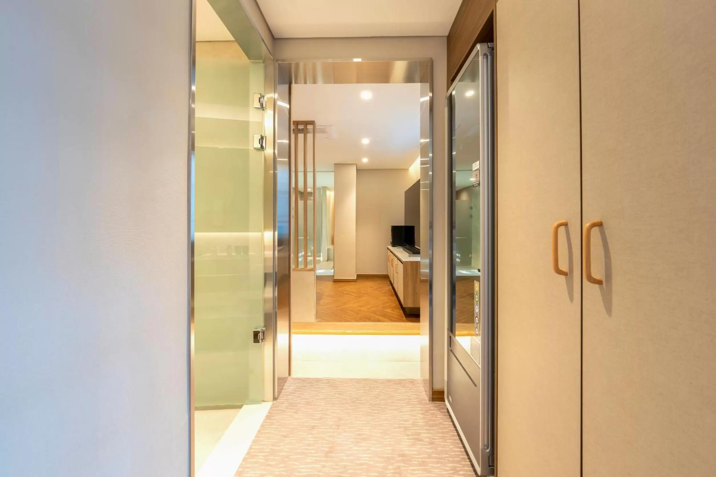 wardrobe in Hotel Foret The Spa