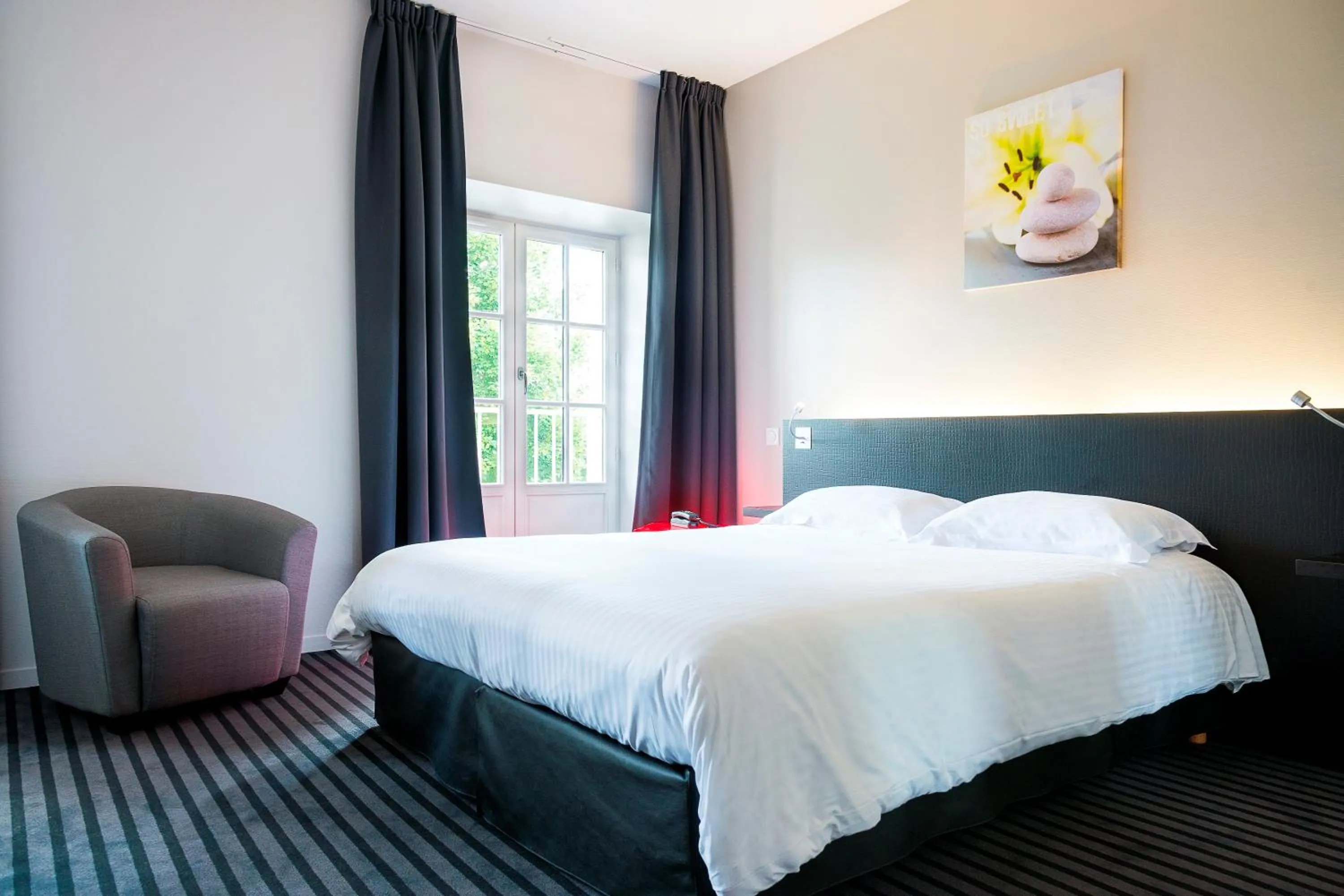 Bedroom, Bed in Le Germinal