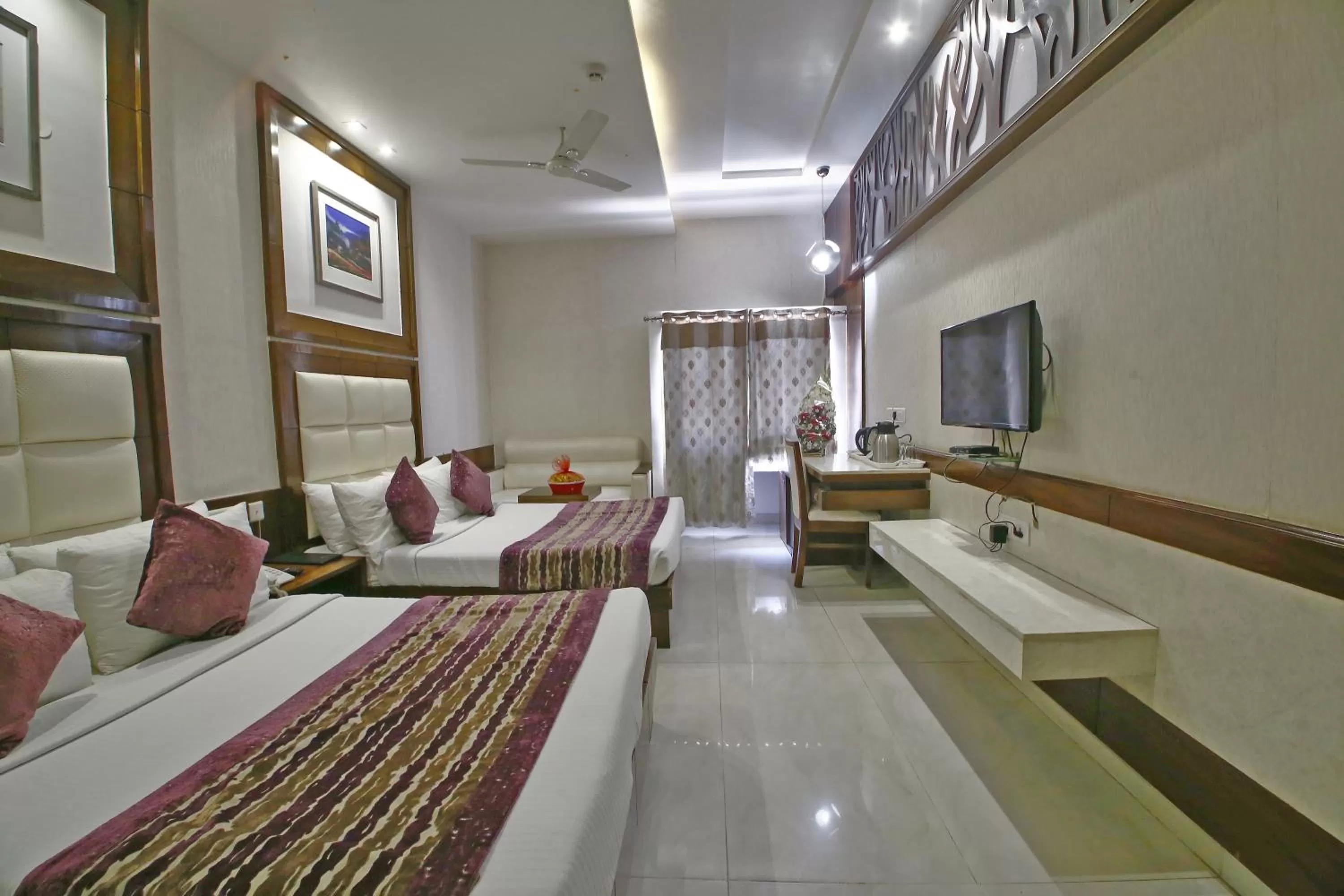 Photo of the whole room, Bed in Hotel Emerald