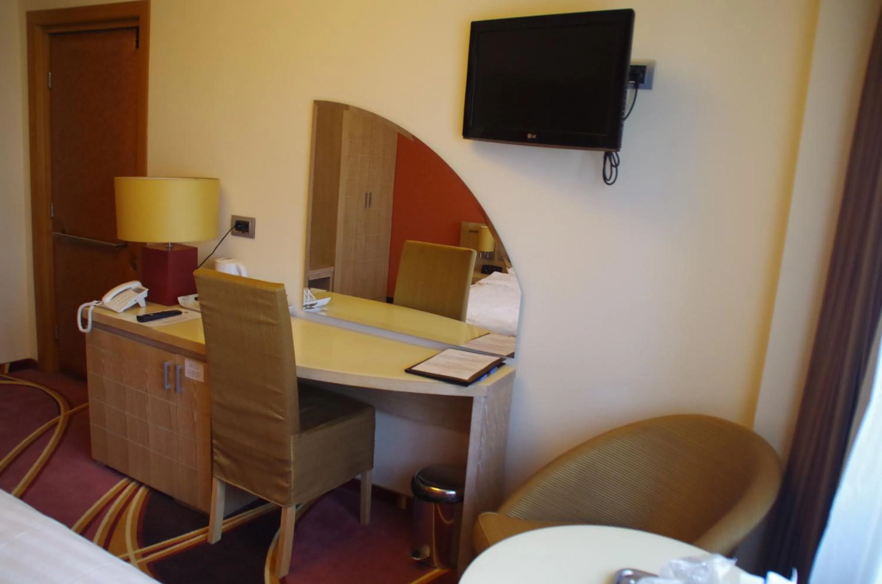 TV and multimedia, Bed in Mari Vila Hotel