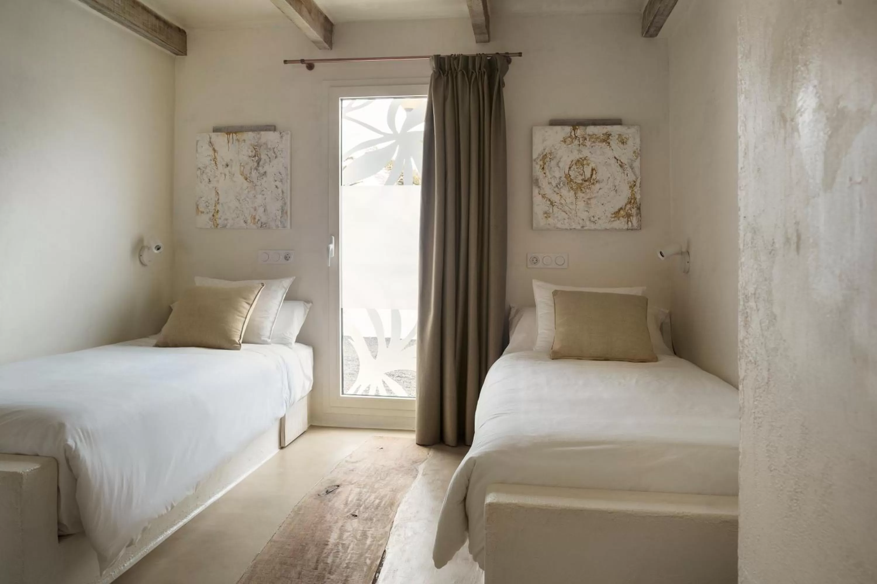 Photo of the whole room, Bed in Nautilus Lanzarote