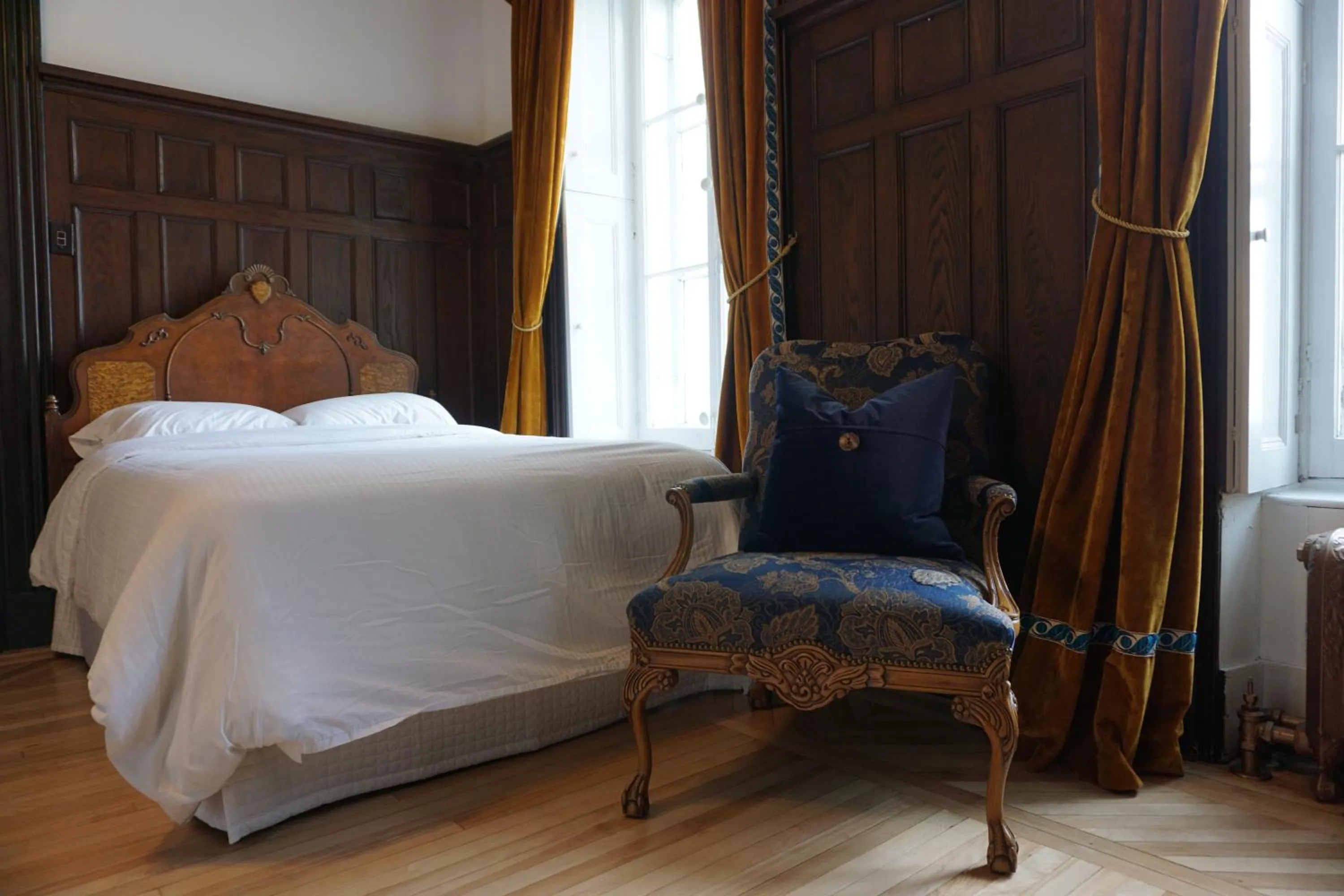 Bed in Hôtel Marie-Rollet