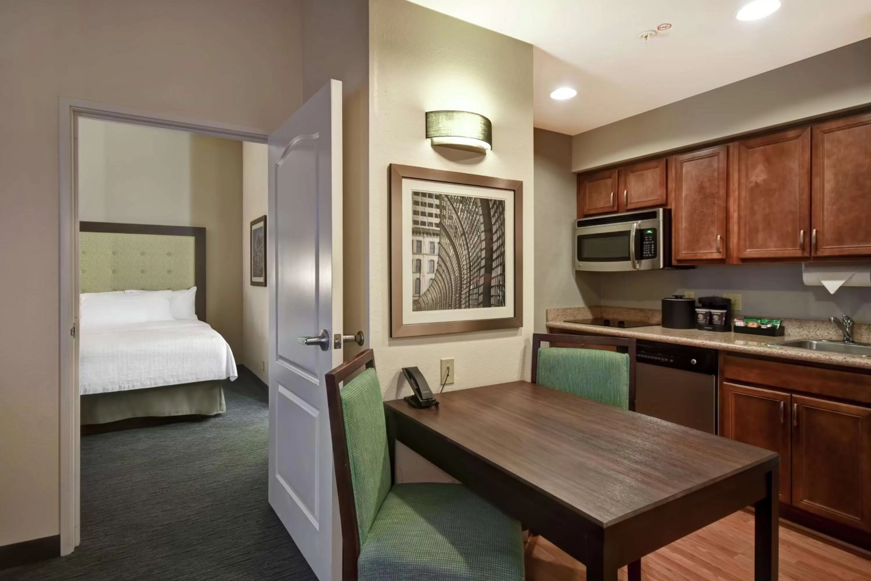 Kitchen or kitchenette, Bed in Homewood Suites by Hilton Cincinnati-Milford