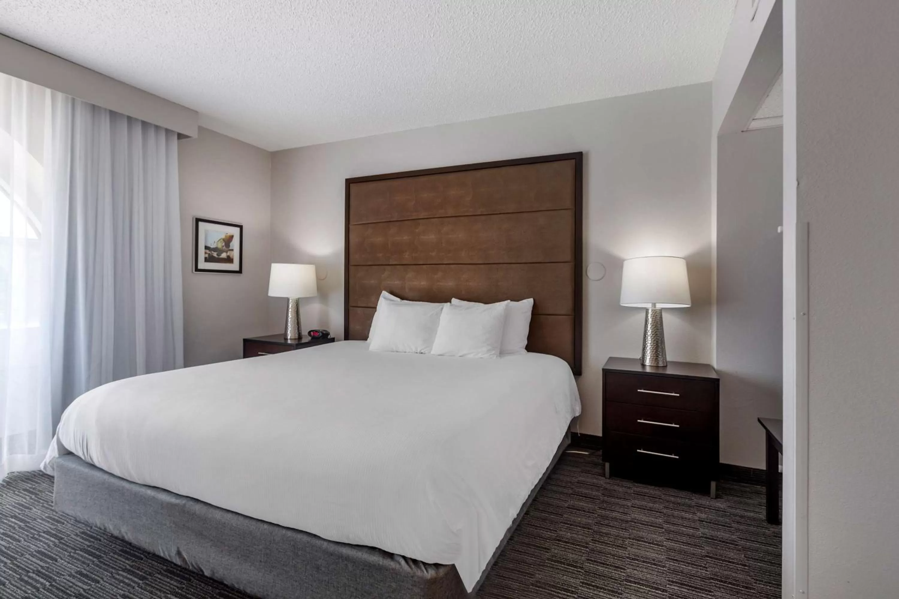 Bedroom in Best Western Plus Como Park Hotel