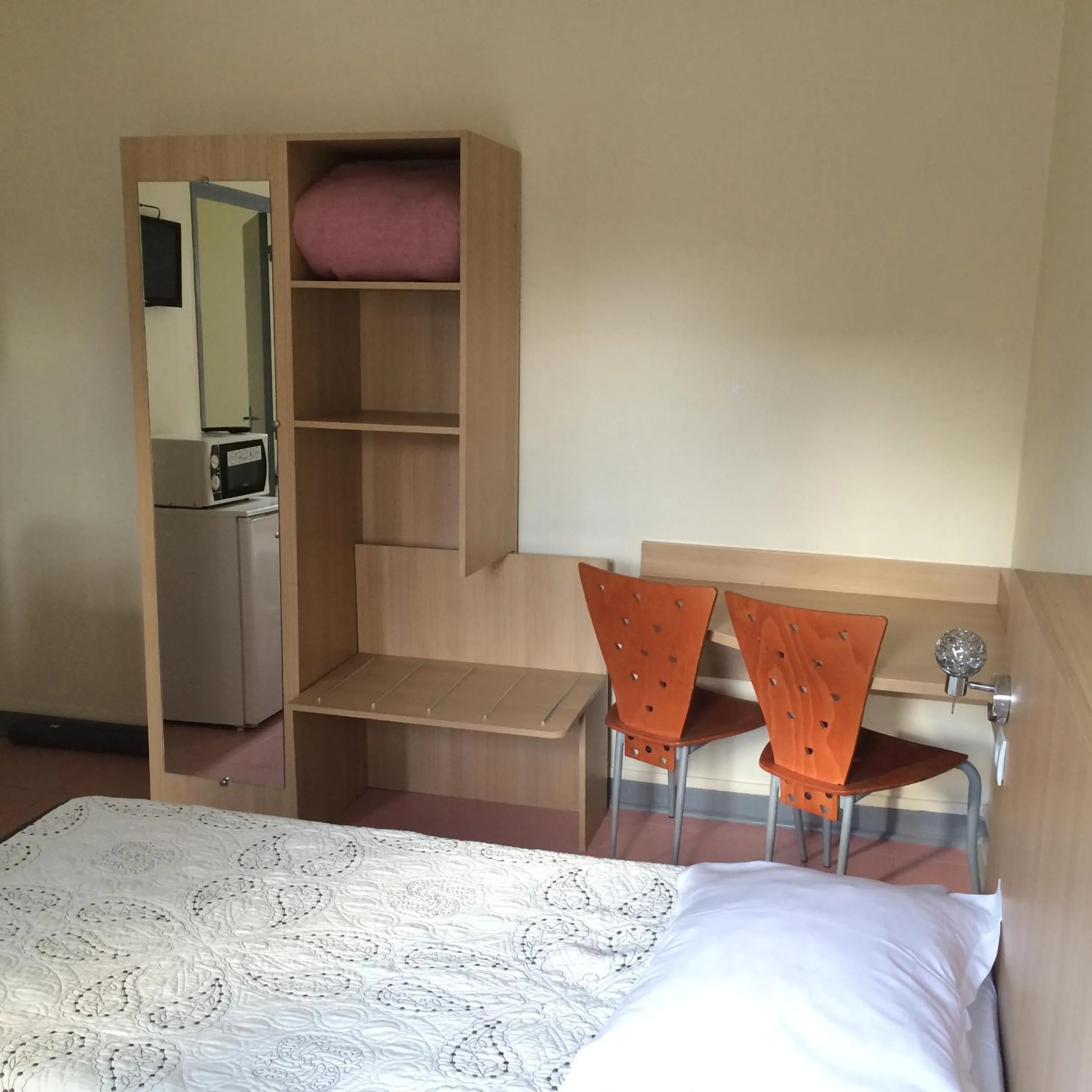 Photo of the whole room in Au Royal Mad