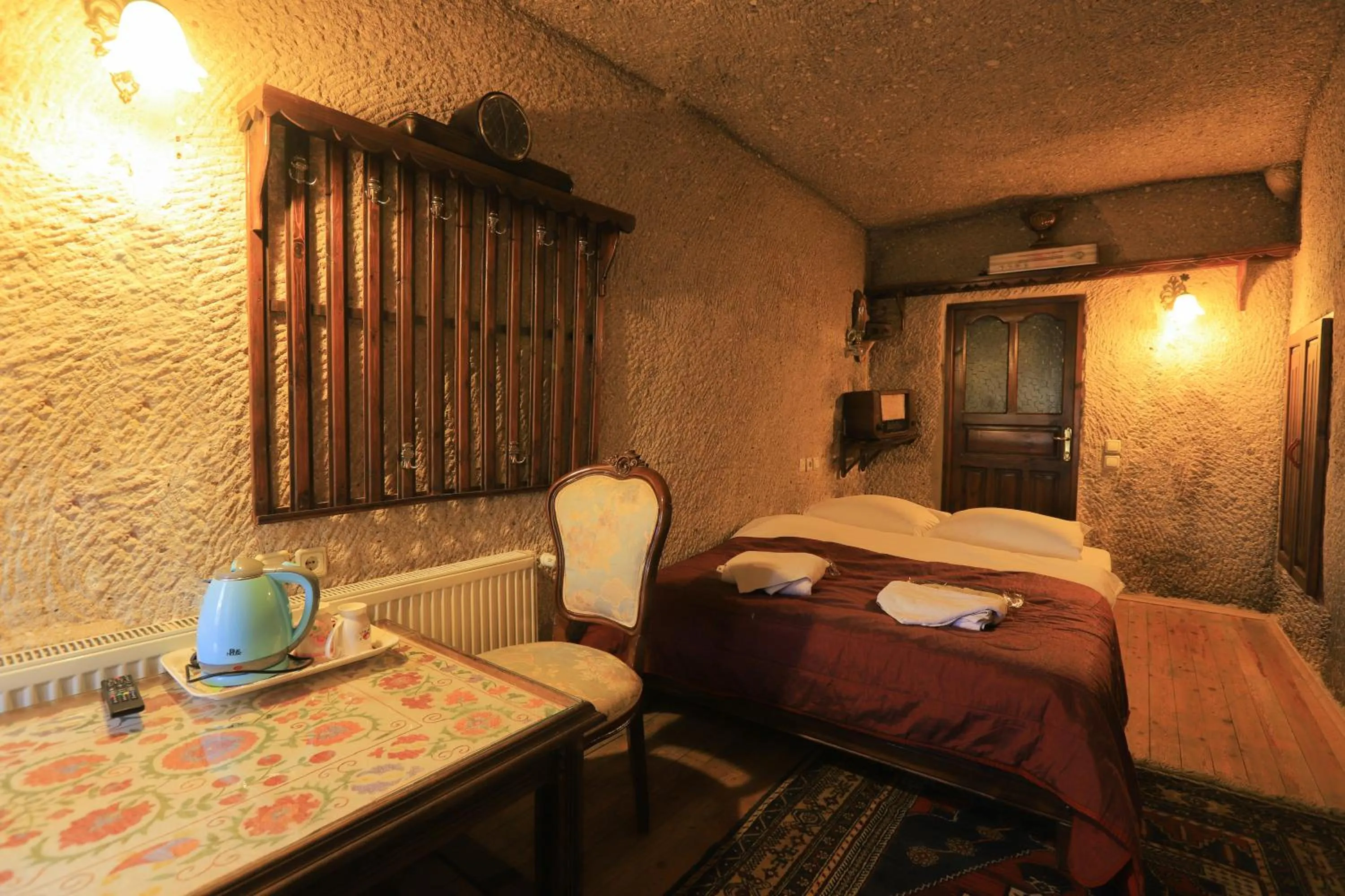 Photo of the whole room, Bed in Antique Terrace Cave Suites