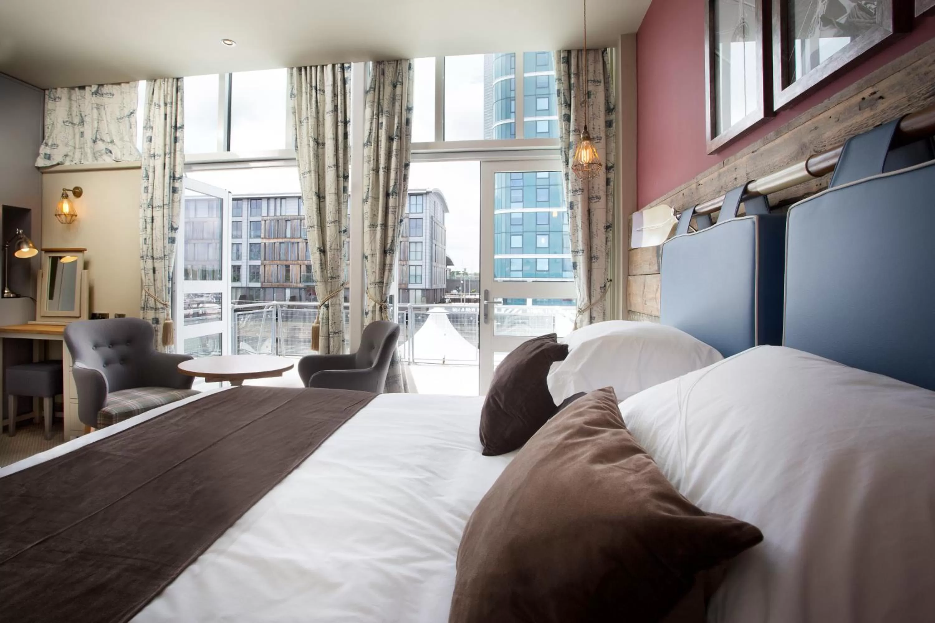 Bedroom, Bed in The Ship & Trades