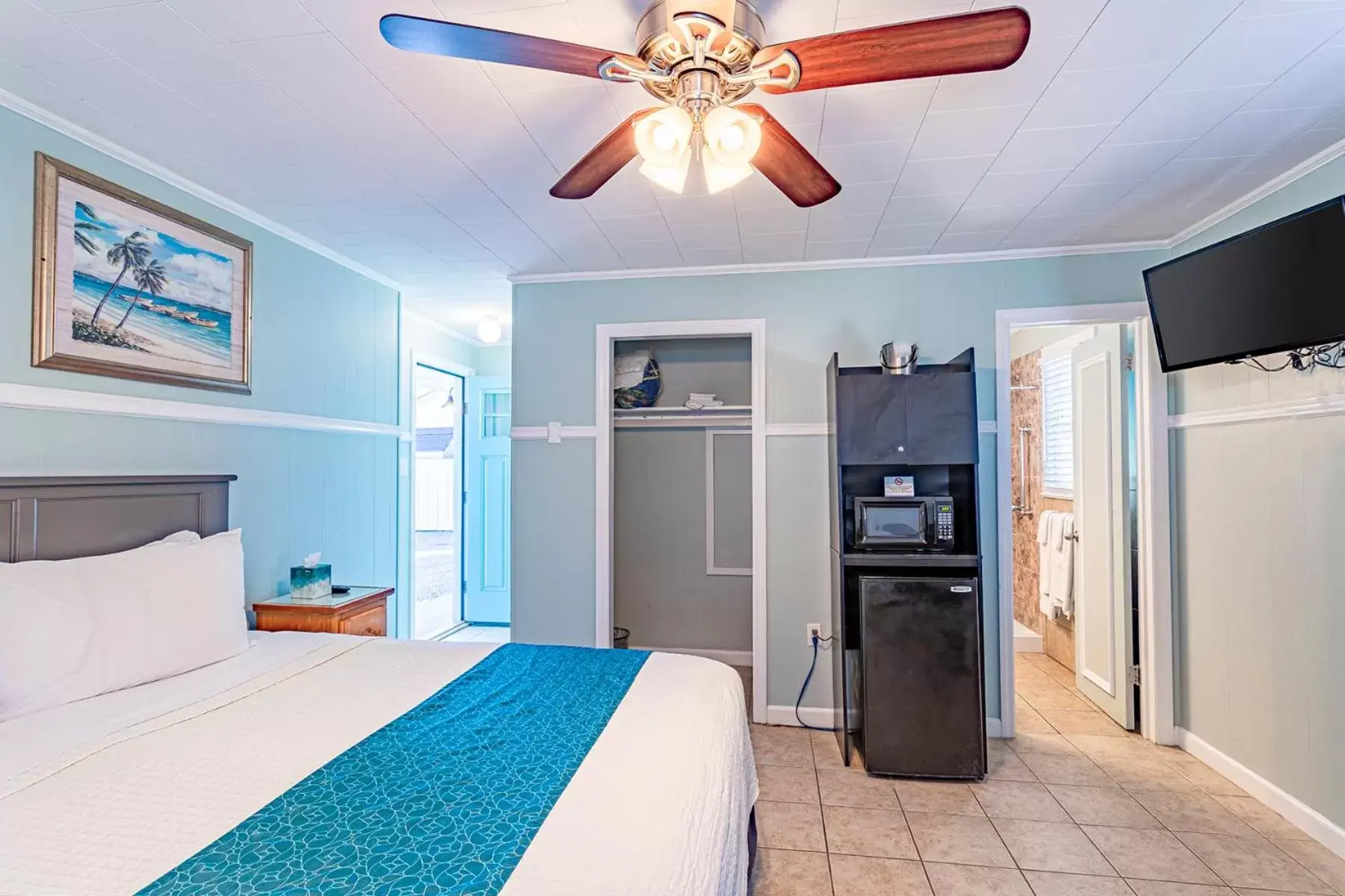 King Room in Island Motel OBX King Room in Island Motel OBX