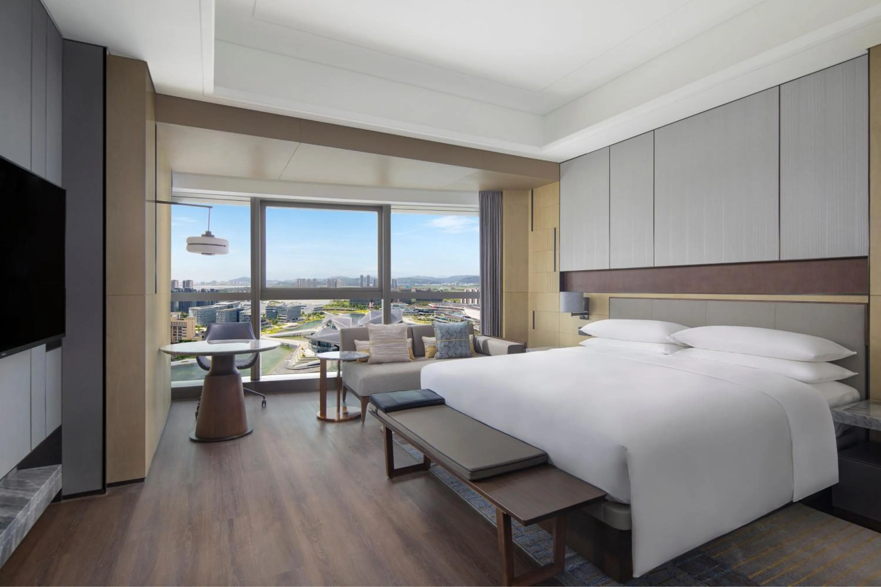 Photo of the whole room, Bed in Zhuhai Marriott Hotel Jinwan