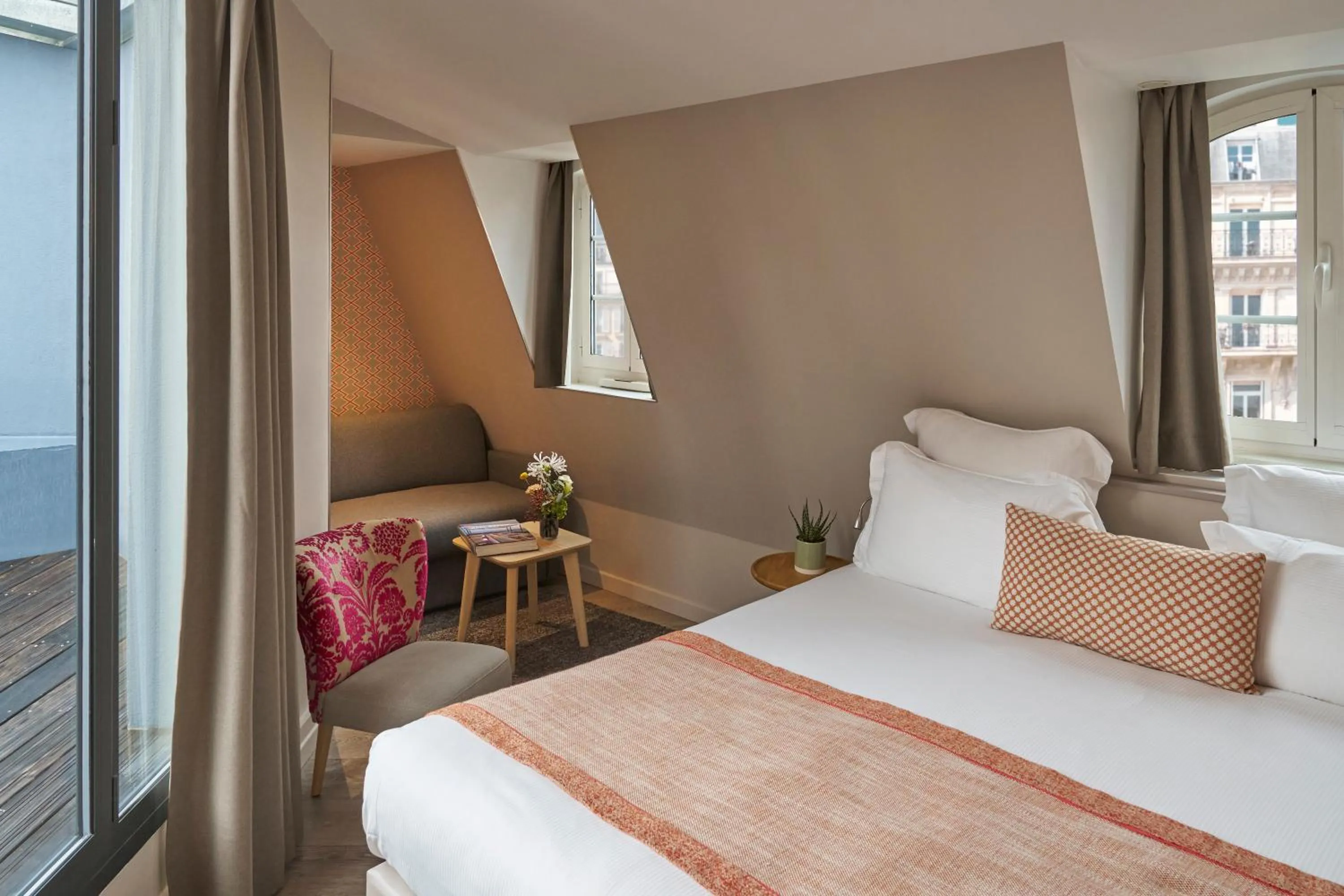Photo of the whole room, Bed in Hôtel Vic Eiffel