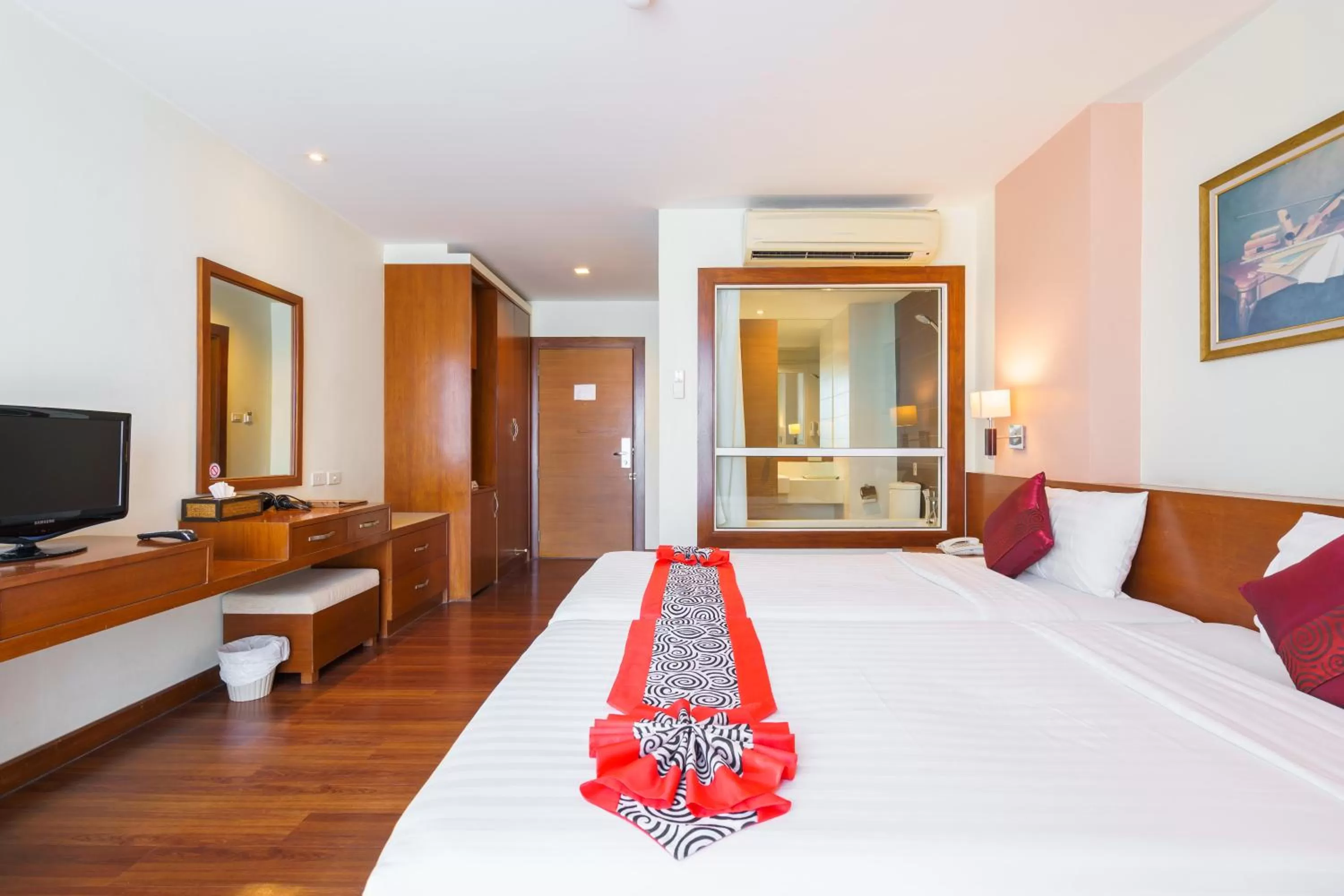 Photo of the whole room, Bed in Lantana Resort Hotel Bangkok