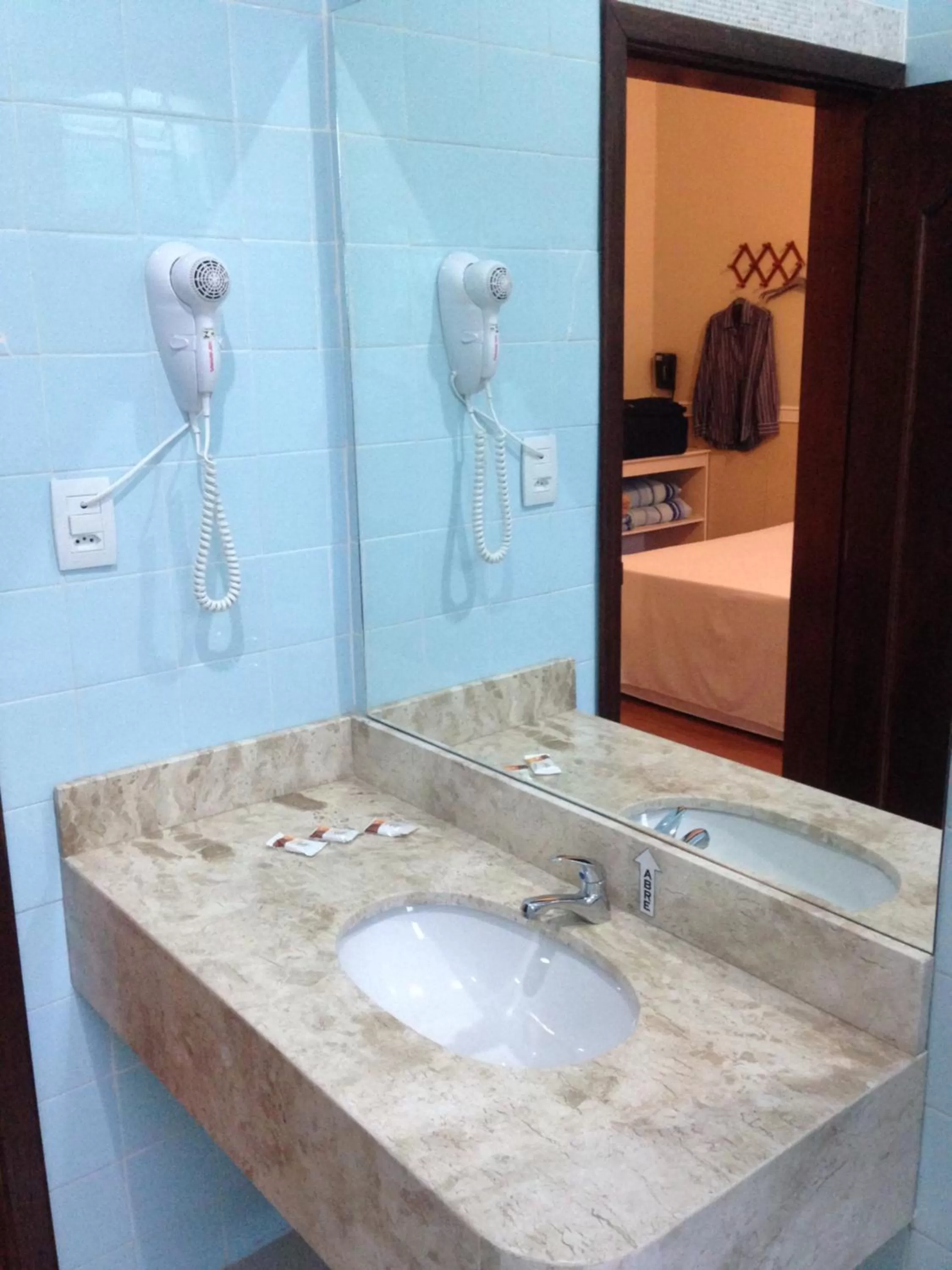 Central Palace Hotel