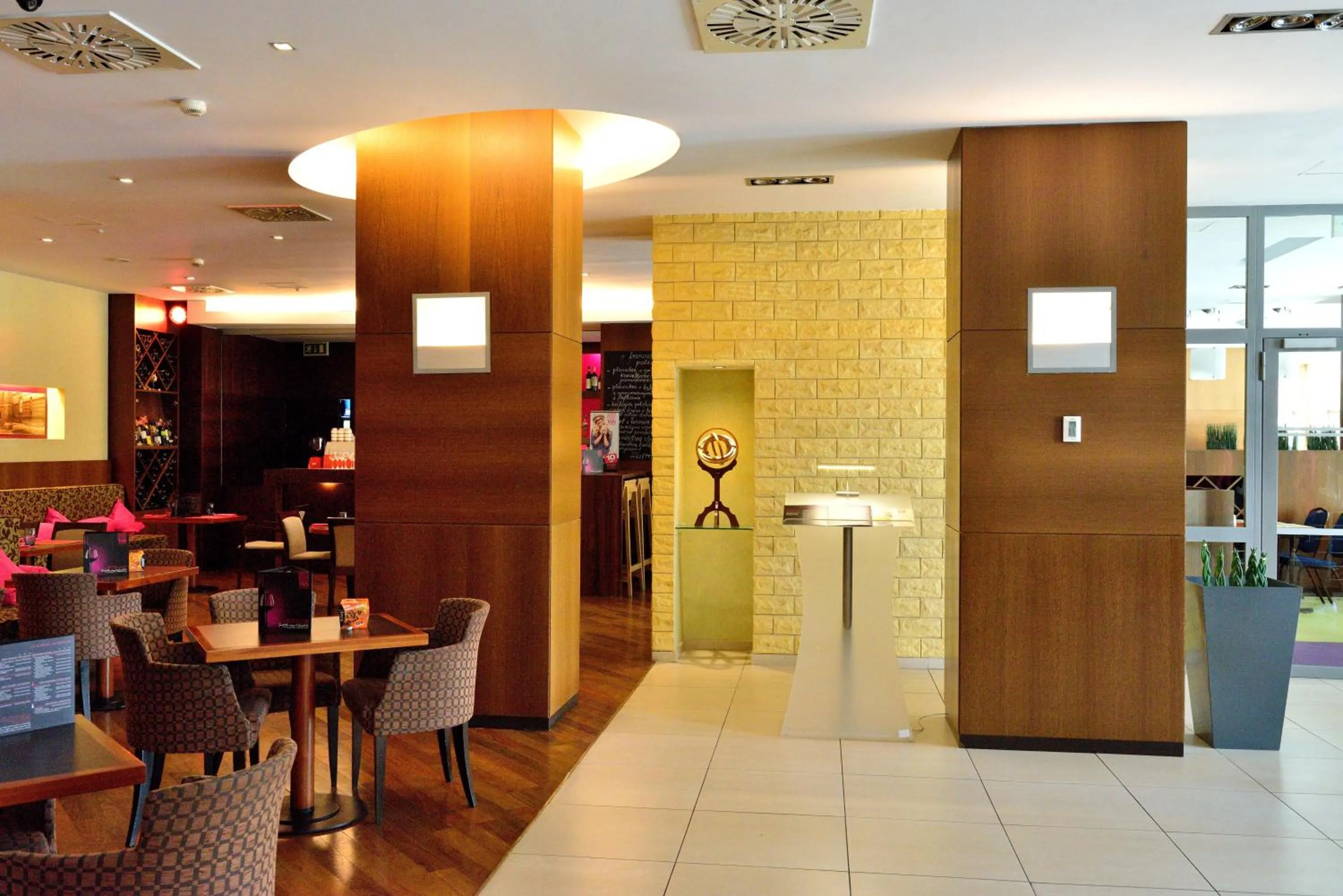 Restaurant/places to eat in Hotel Mercure Toruń Centrum
