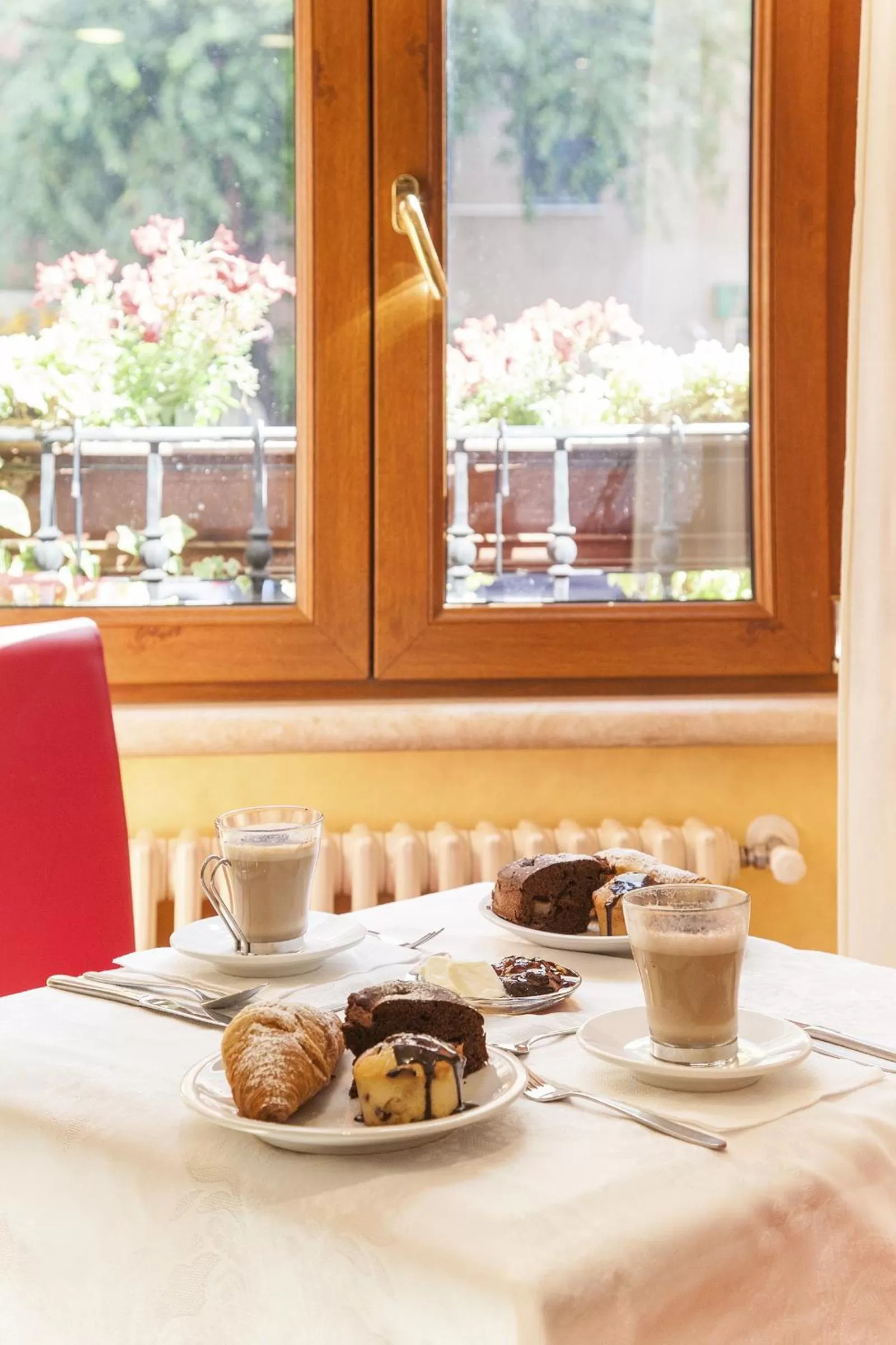 Restaurant/places to eat in Hotel Tuscolana