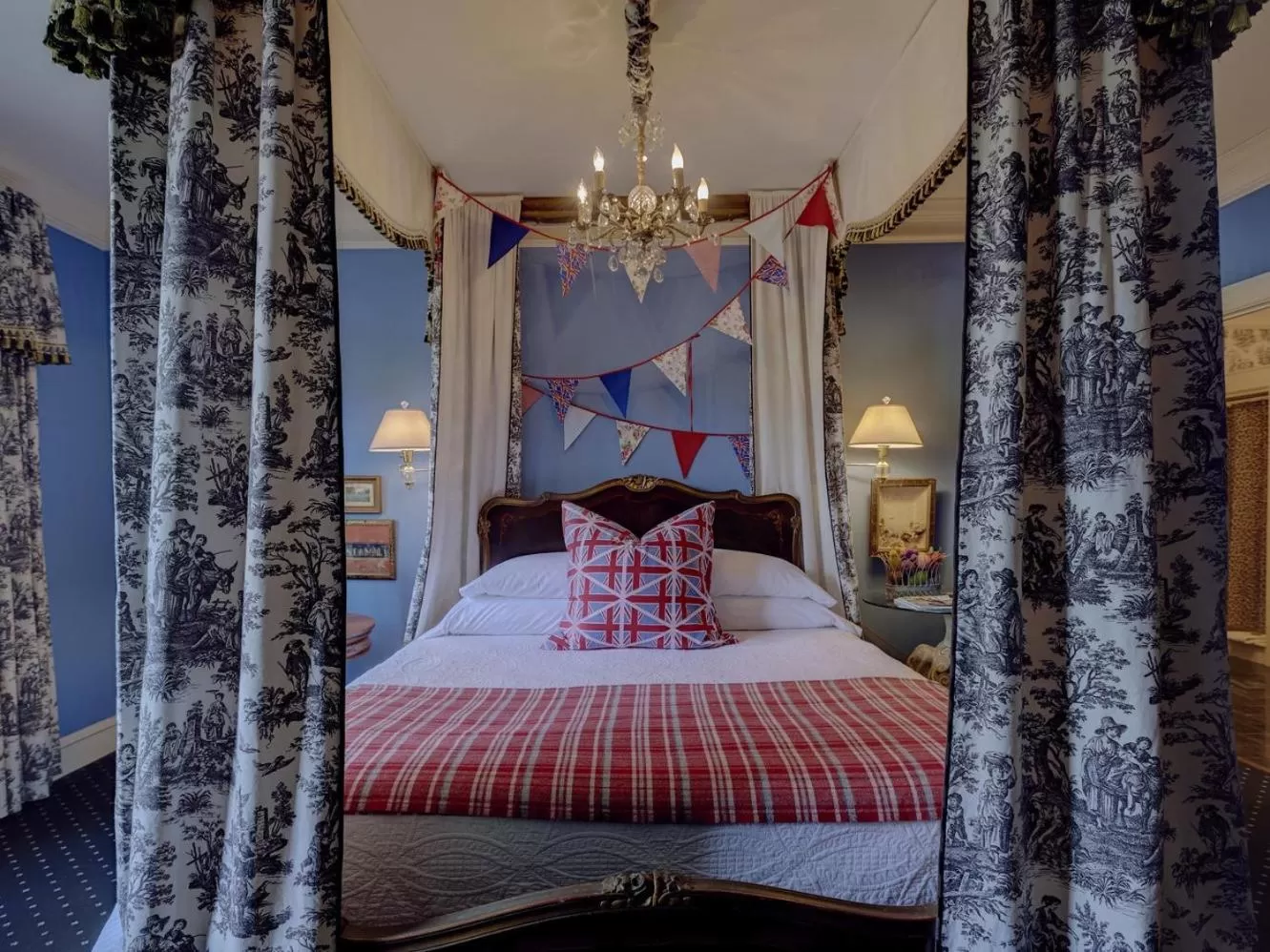 Superior Triple Room in The English Merchant's Inn