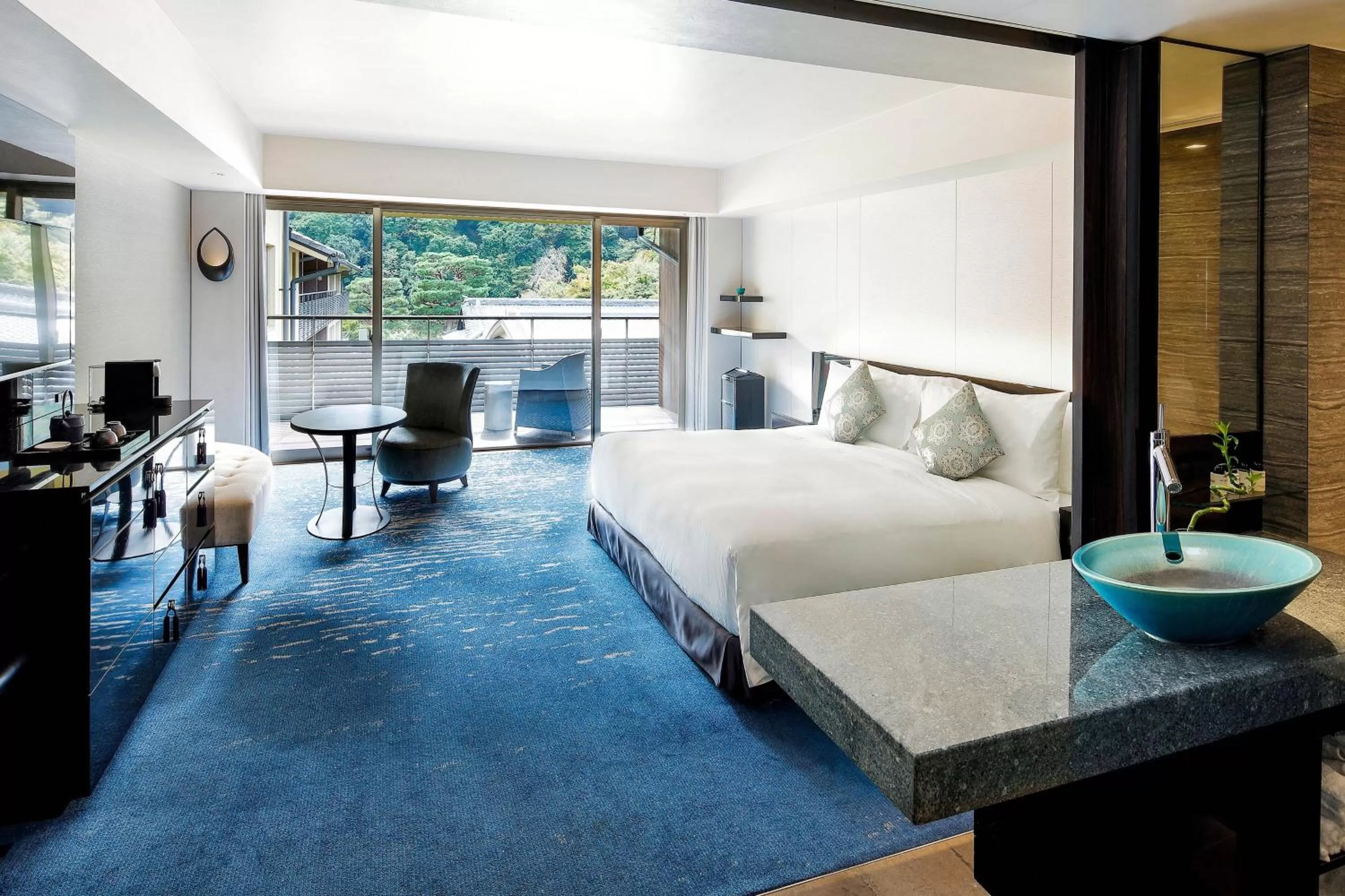 Photo of the whole room, Bed in Suiran, a Luxury Collection Hotel, Kyoto