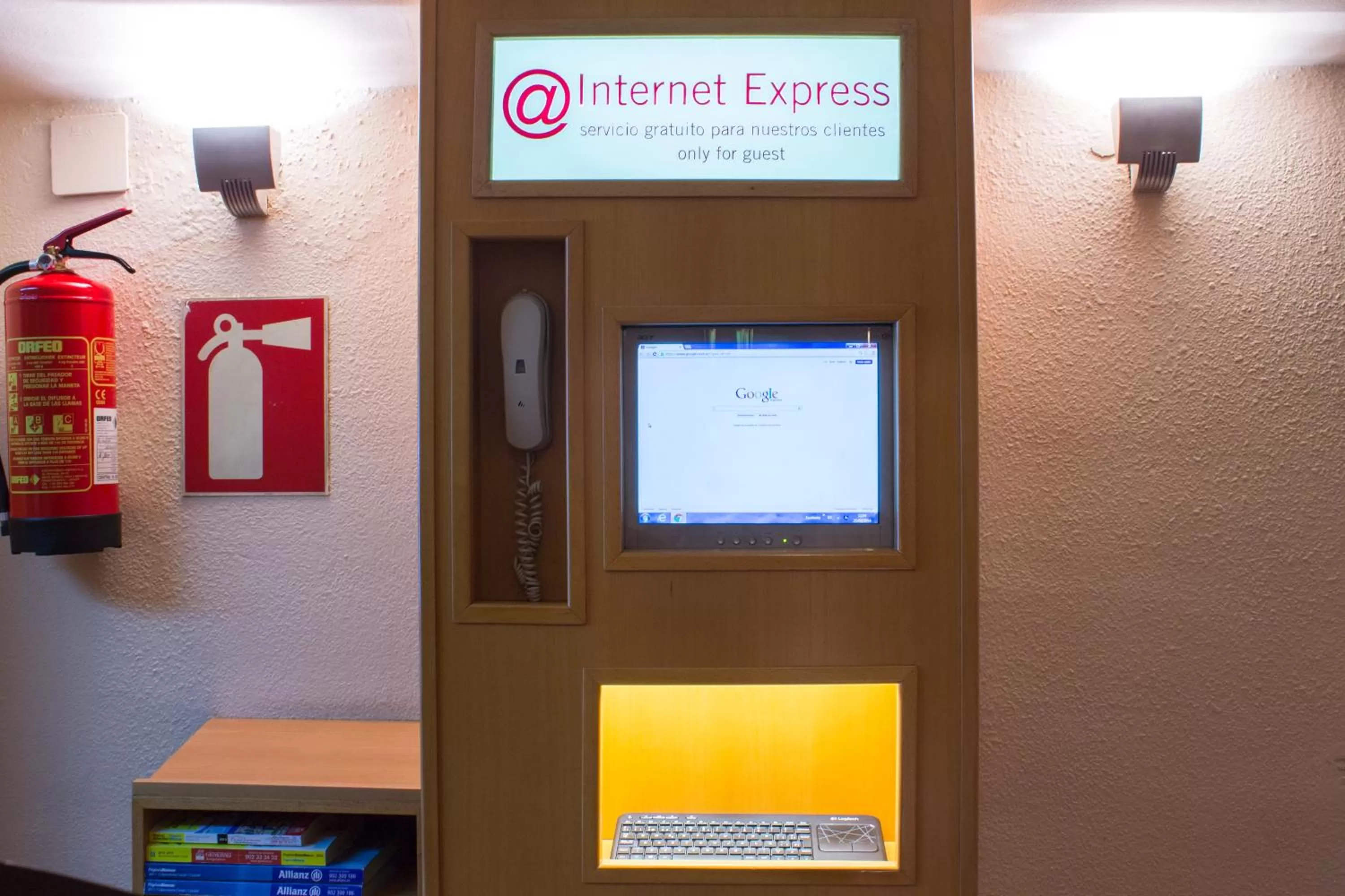 People in Atlantis by Atbcn