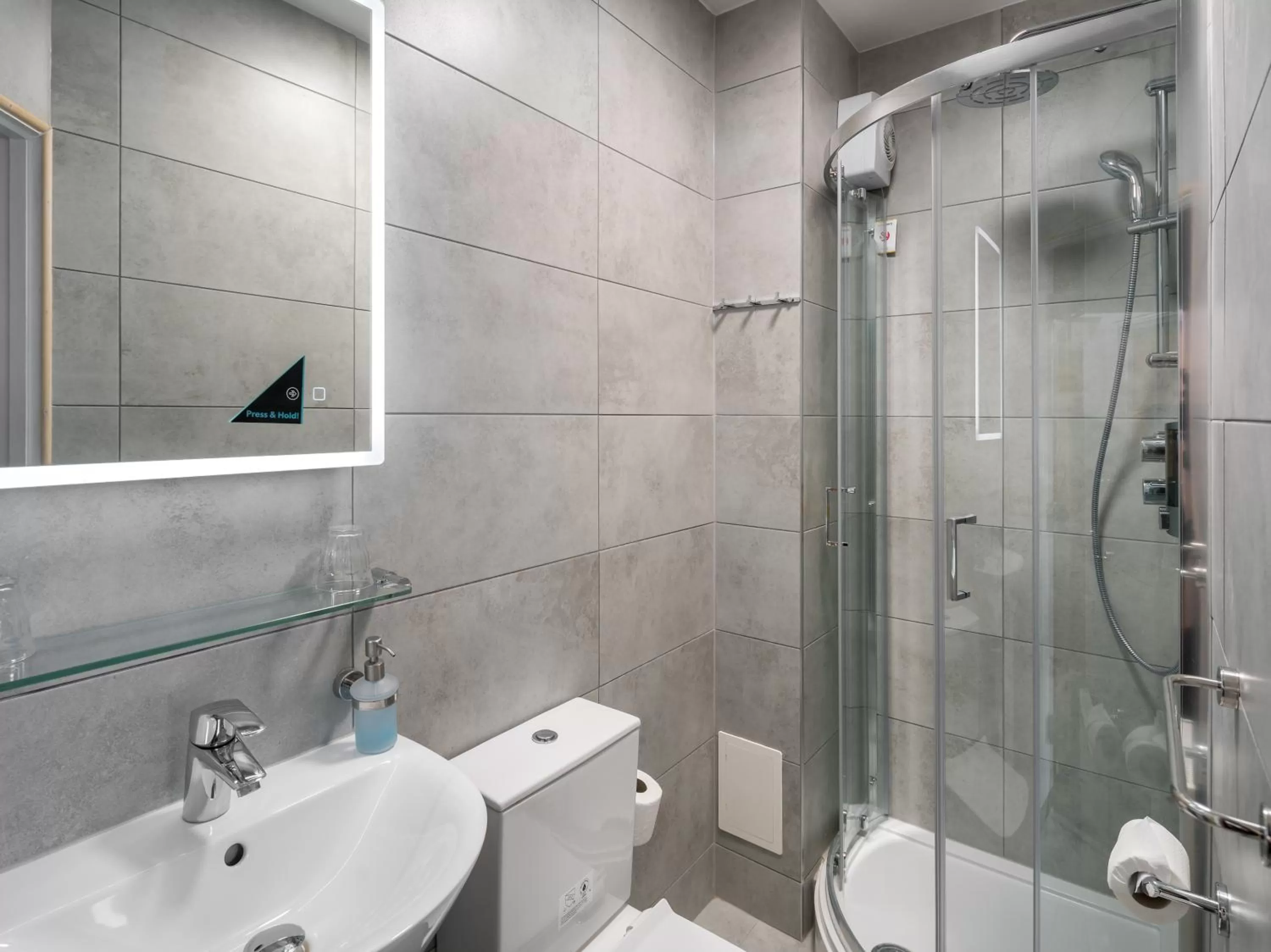 Bathroom in OYO Townhouse New England, London Victoria