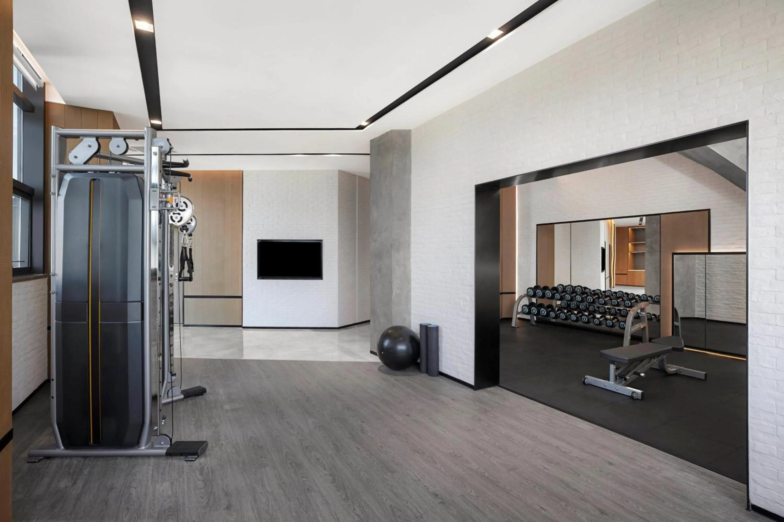 Fitness centre/facilities in Four Points by Sheraton Shenzhen Bao'an