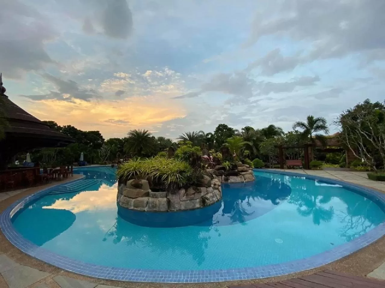 Pool view in Try Palace Resort Kep