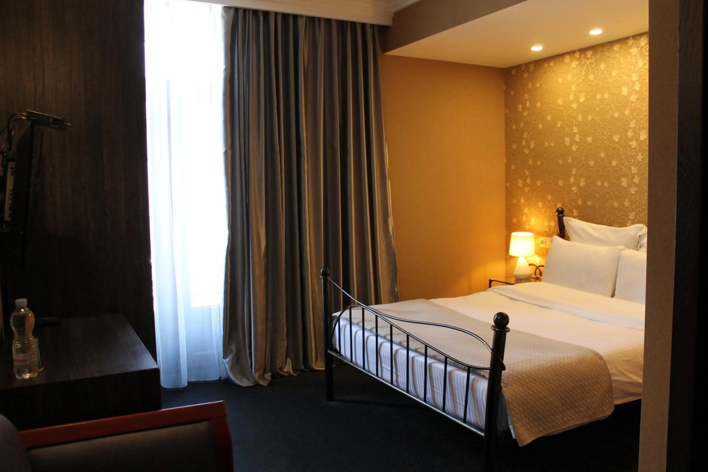 Bed in Redline Hotel