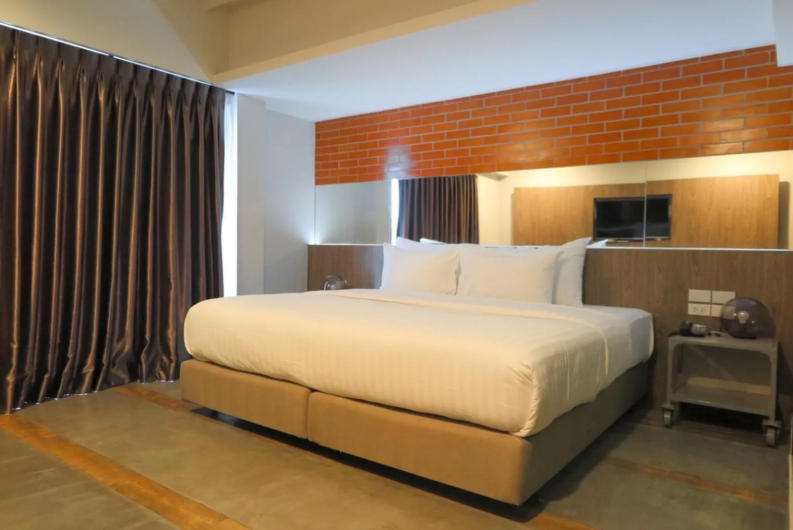 Photo of the whole room, Bed in V20 Boutique Jacuzzi Hotel