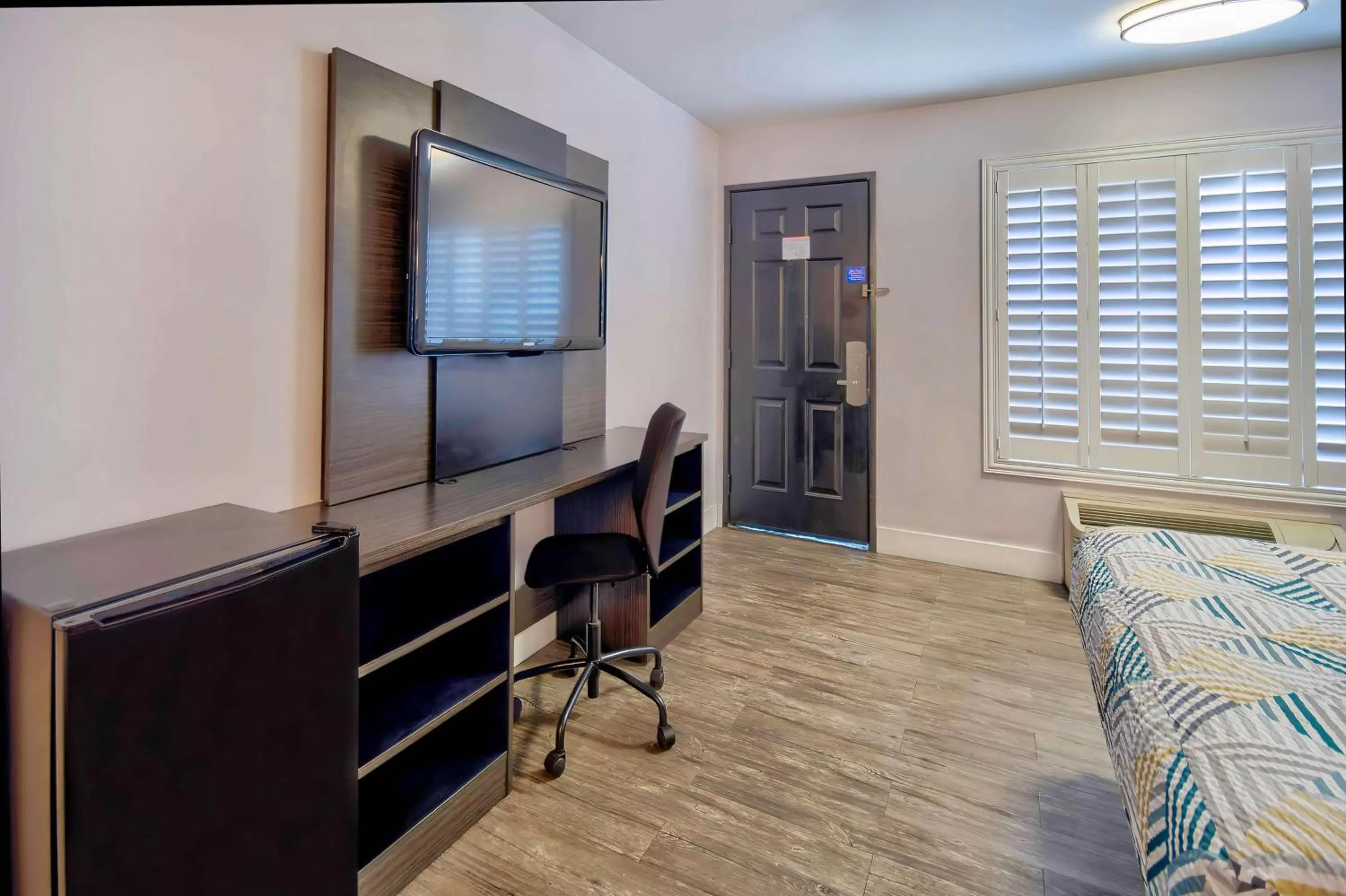 Bedroom, Bed in Motel 6-Inglewood, CA