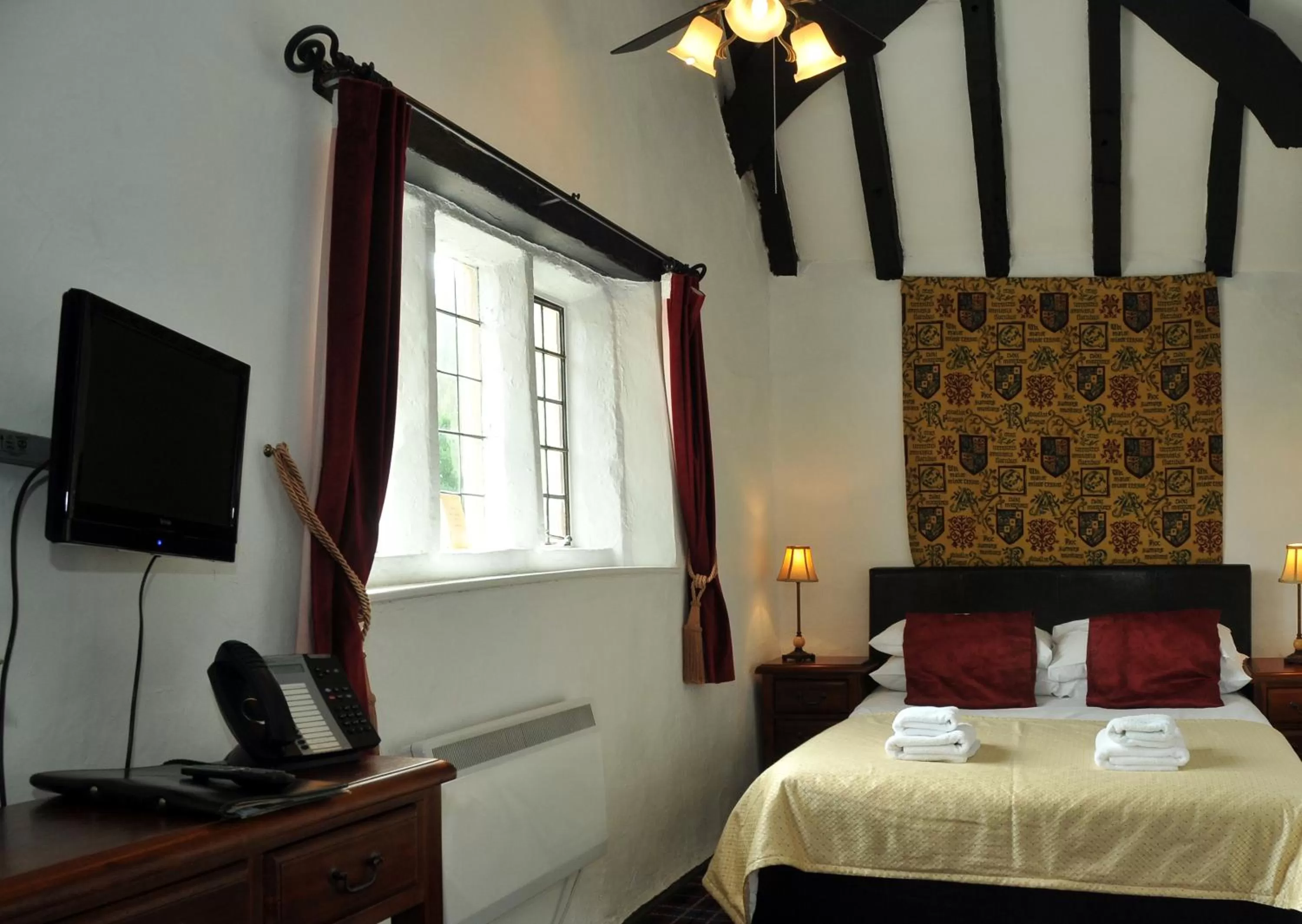 Photo of the whole room, Bed in Old Court Hotel & Apartments