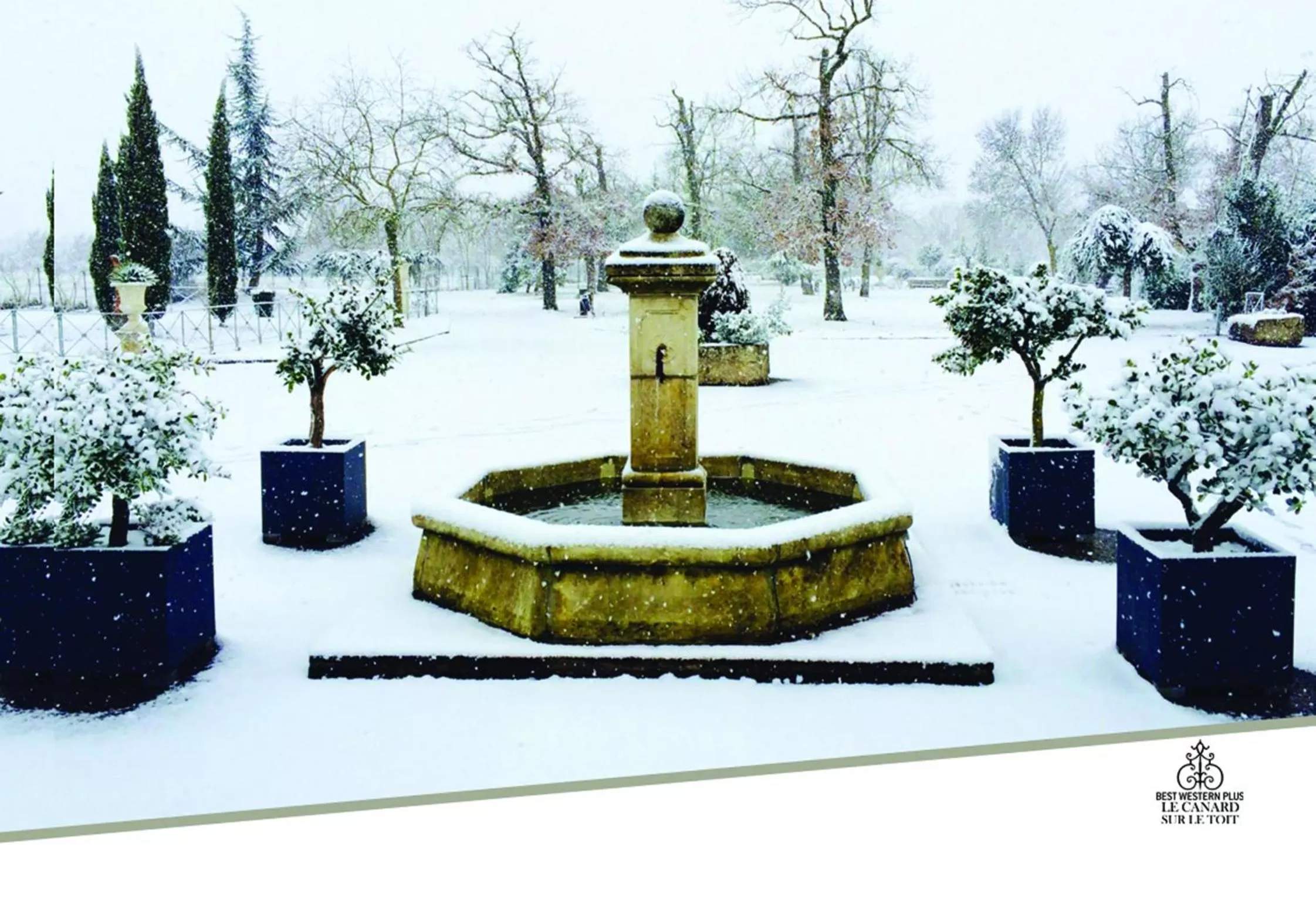 Garden in Best Western Plus Le Canard sur le Toit